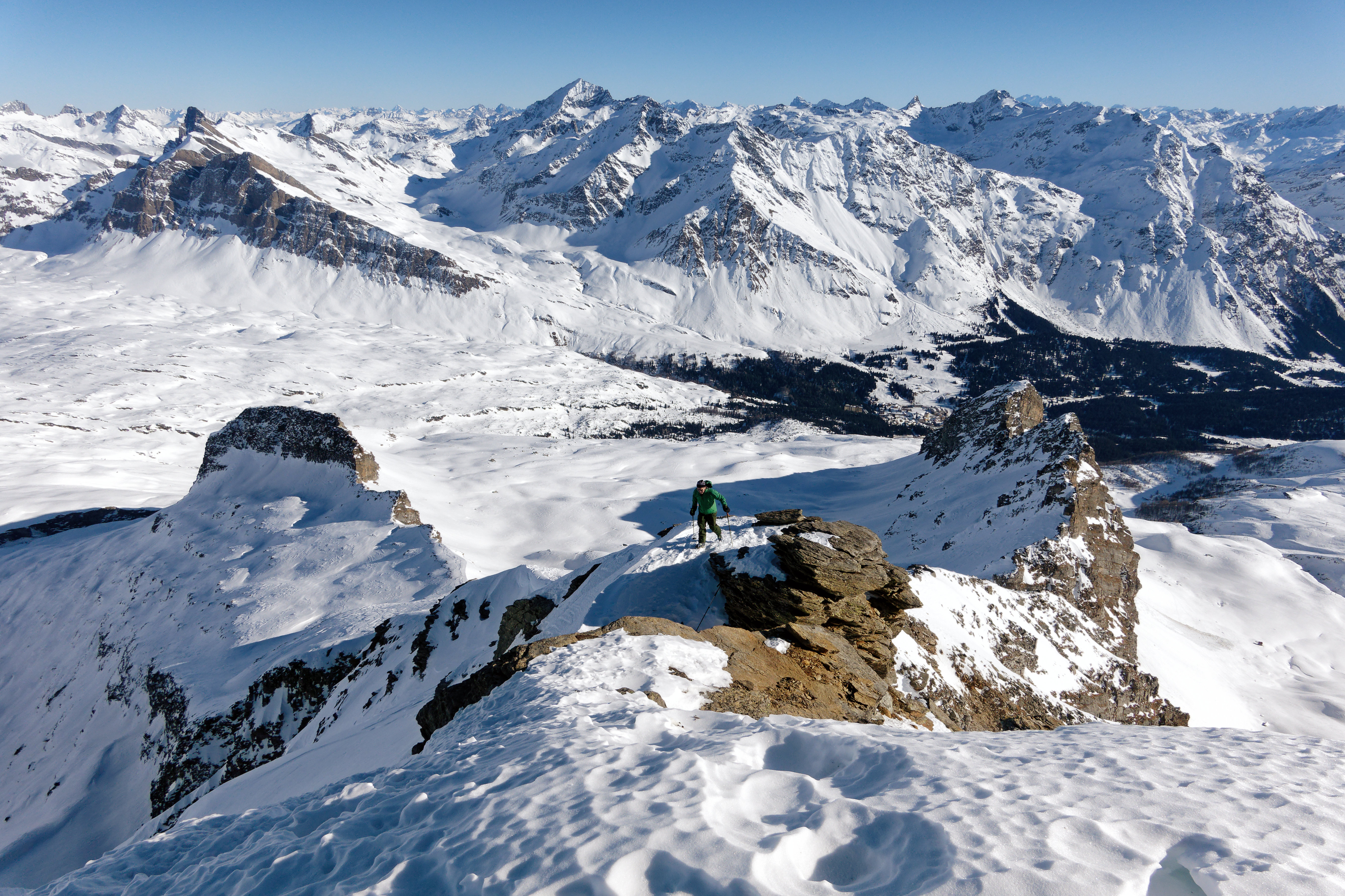 Panorama dalla cima est del Piz Mucia