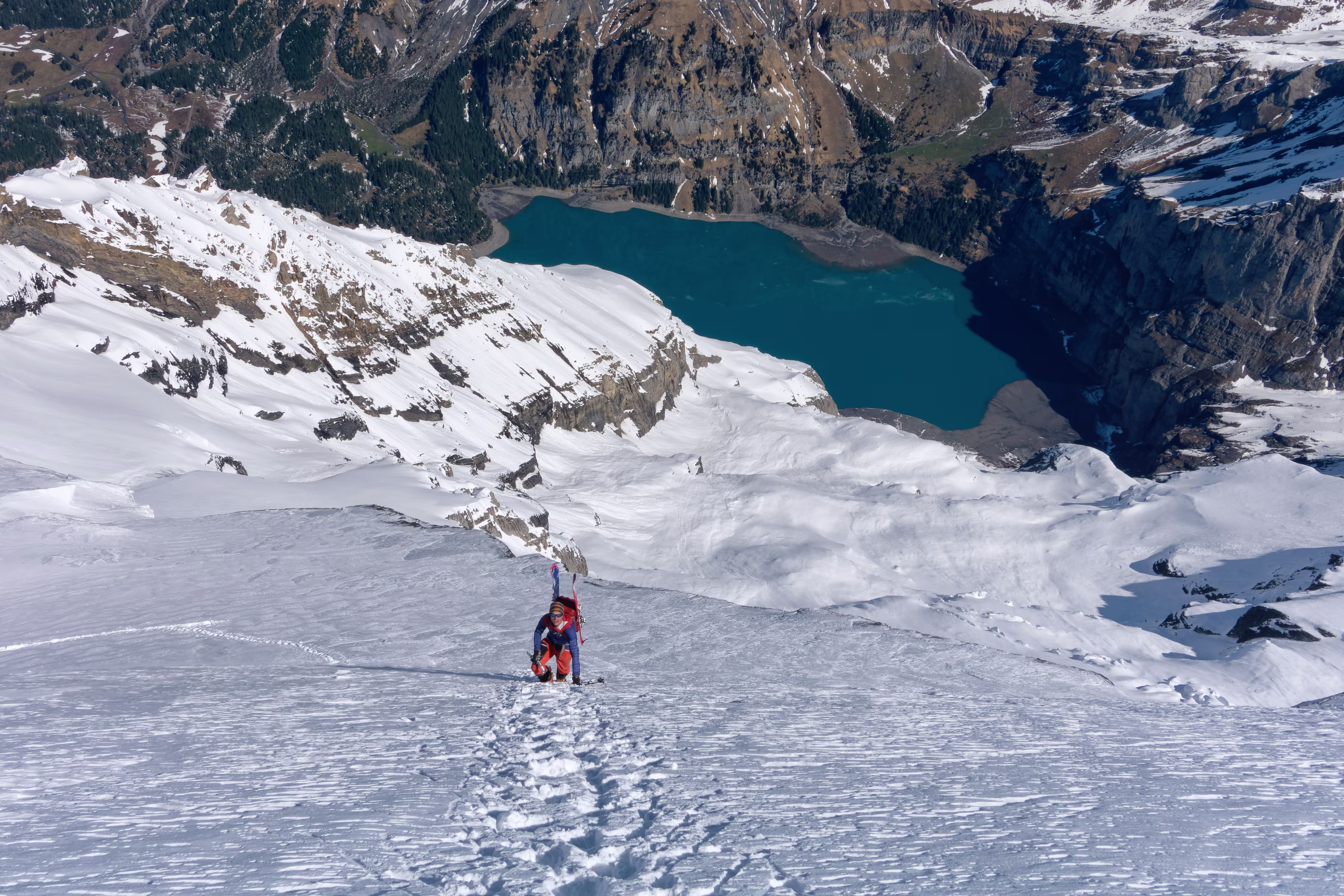 A picco sul Lago di Oeschinen
