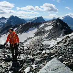 Stefano con alle spalle l’ex Rifugio Scerscen