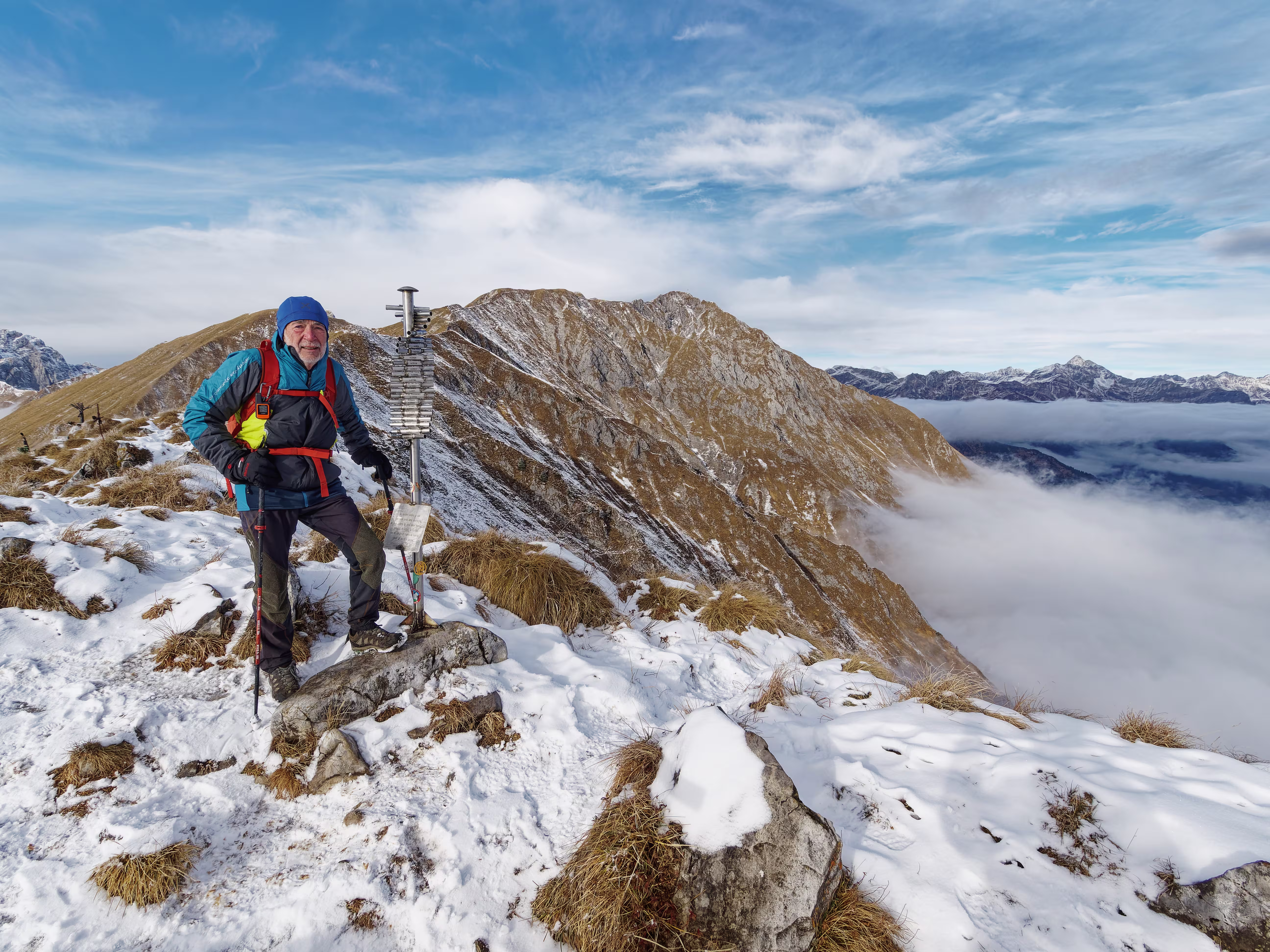 Il paletto che segnala tutta le cime