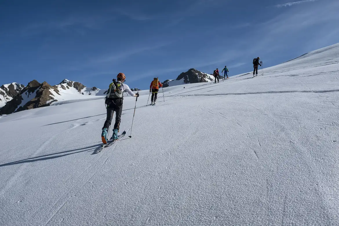 scialpinismo Punta San Matteo, Comoda salita sul ghiacciaio