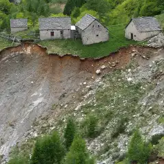 Baite sull-orlo del precipizio