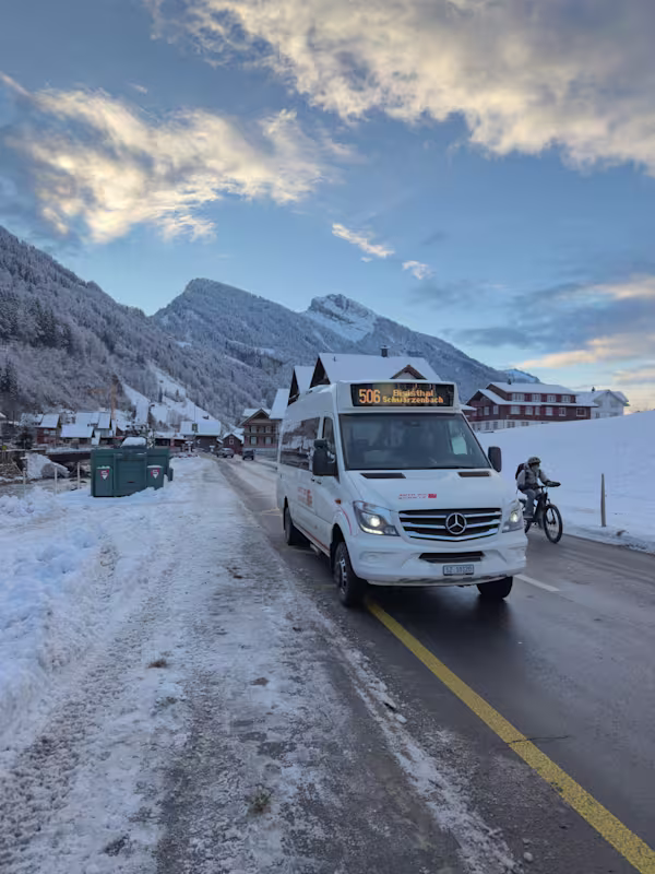 Il bus 506 che riporta all-auto