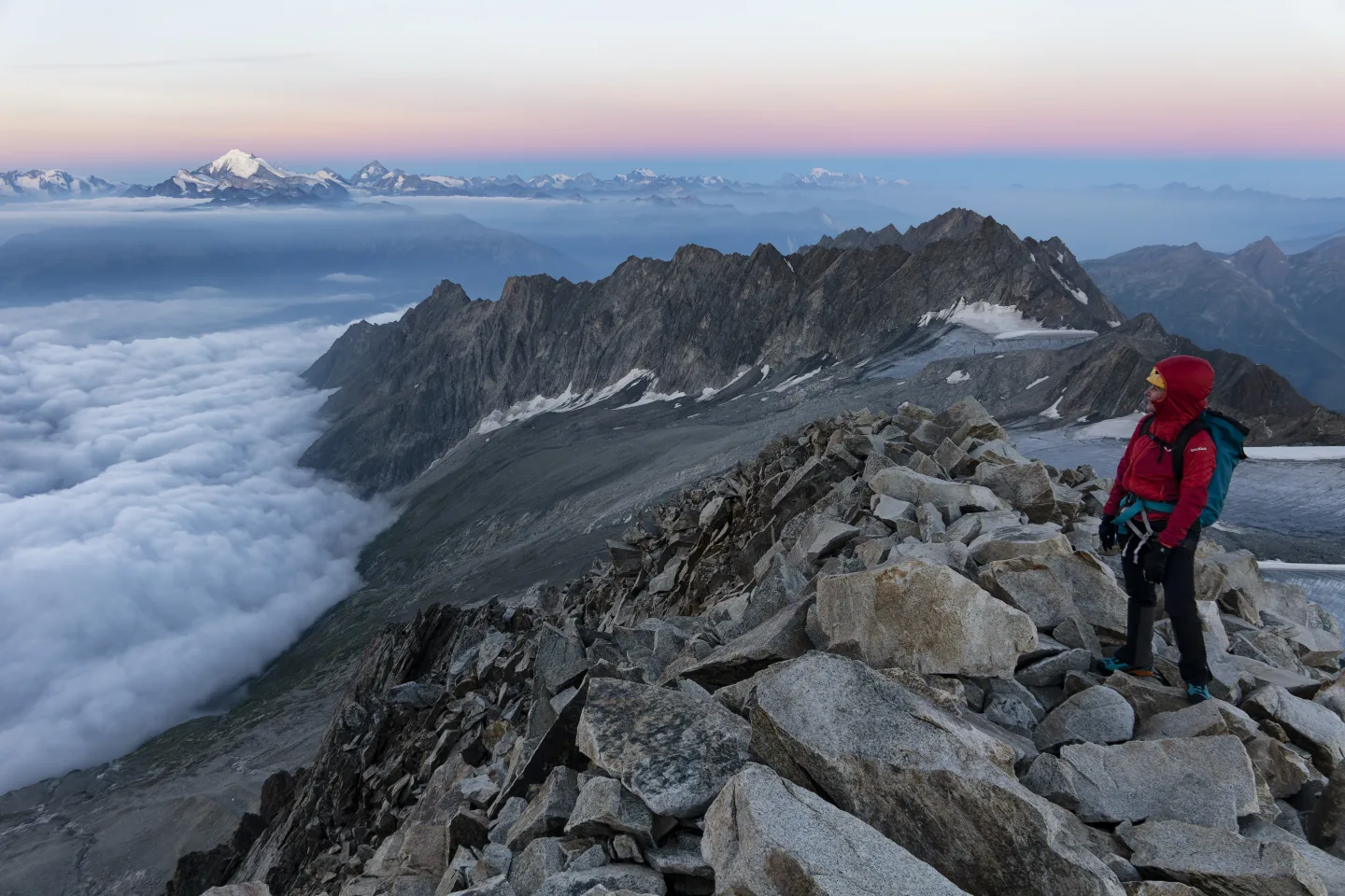 L’alba ci coglie sul primo tratto della cresta