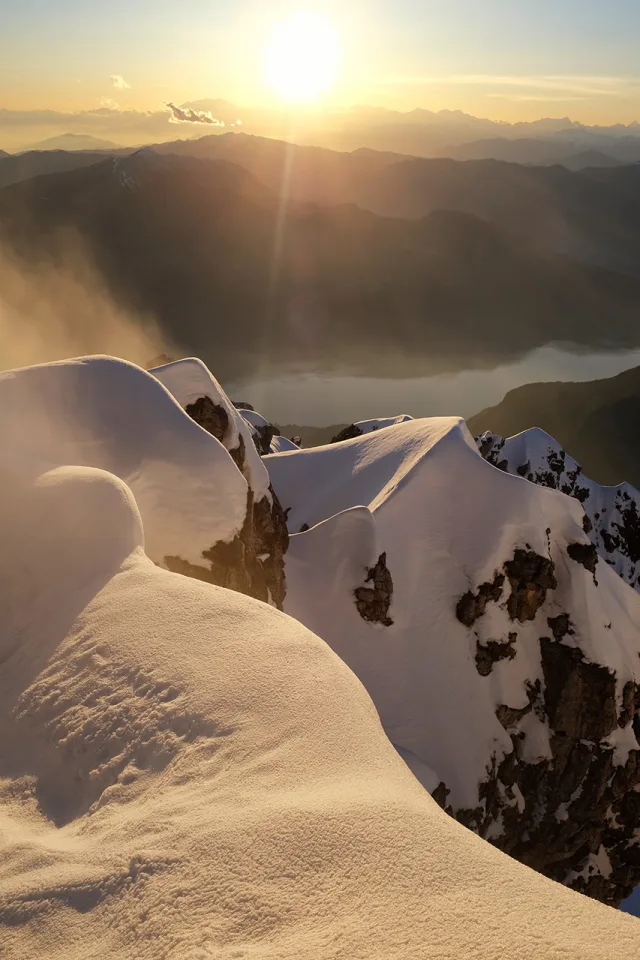 Il sole illumina la creste