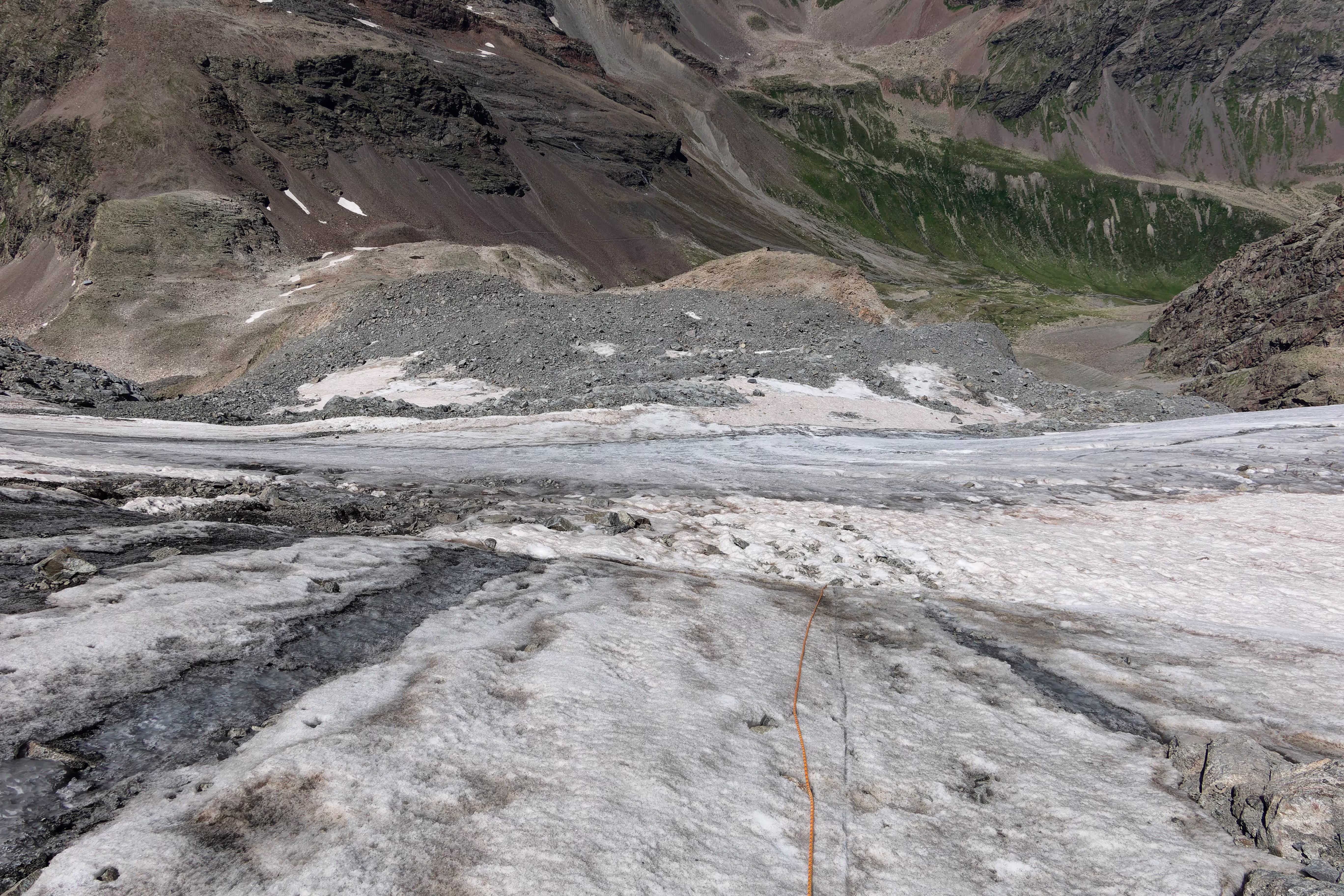 La vedretta vista dall’alto con lo spezzone di corda