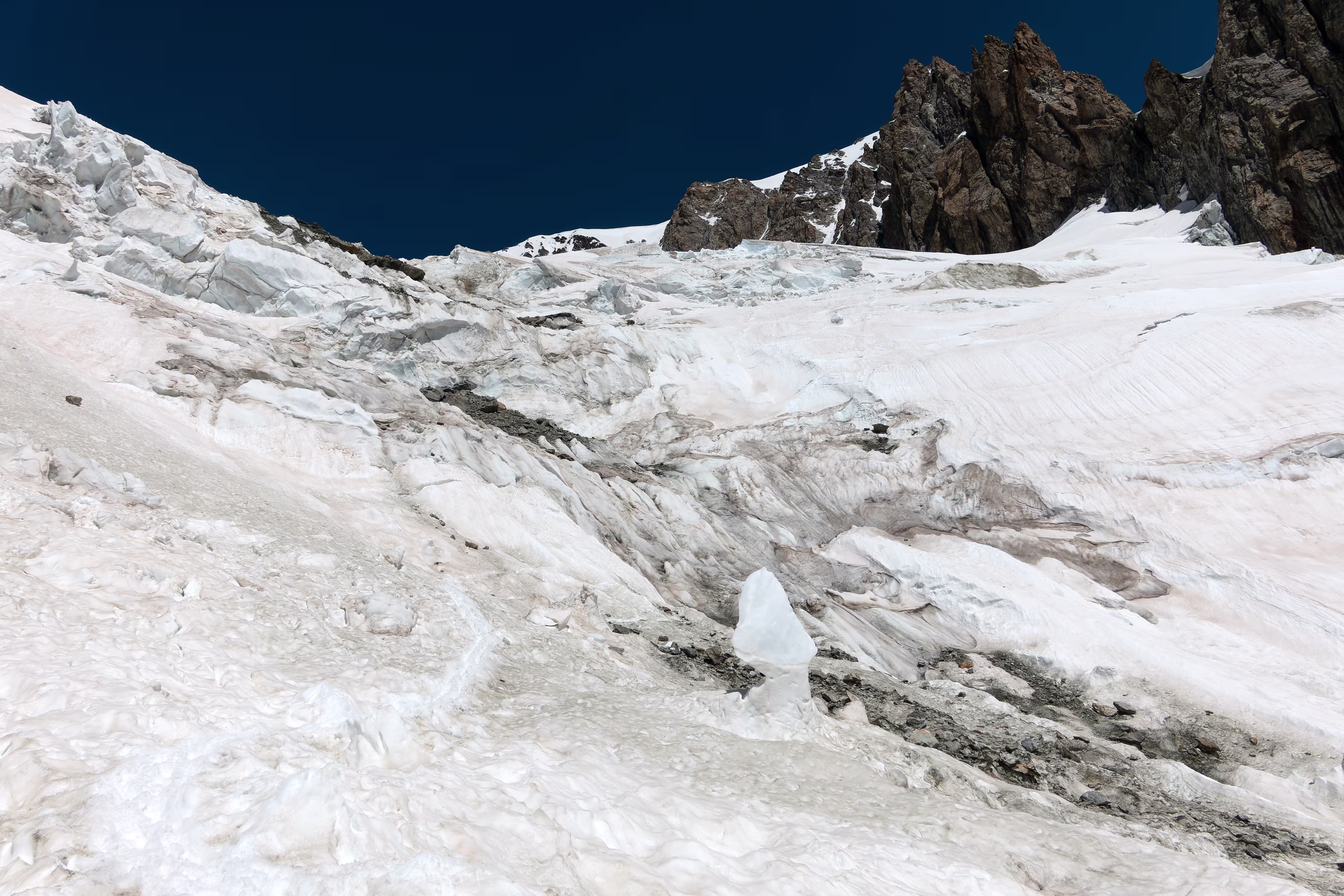 La tormentata parte alta del Ghiacciaio del Dôme