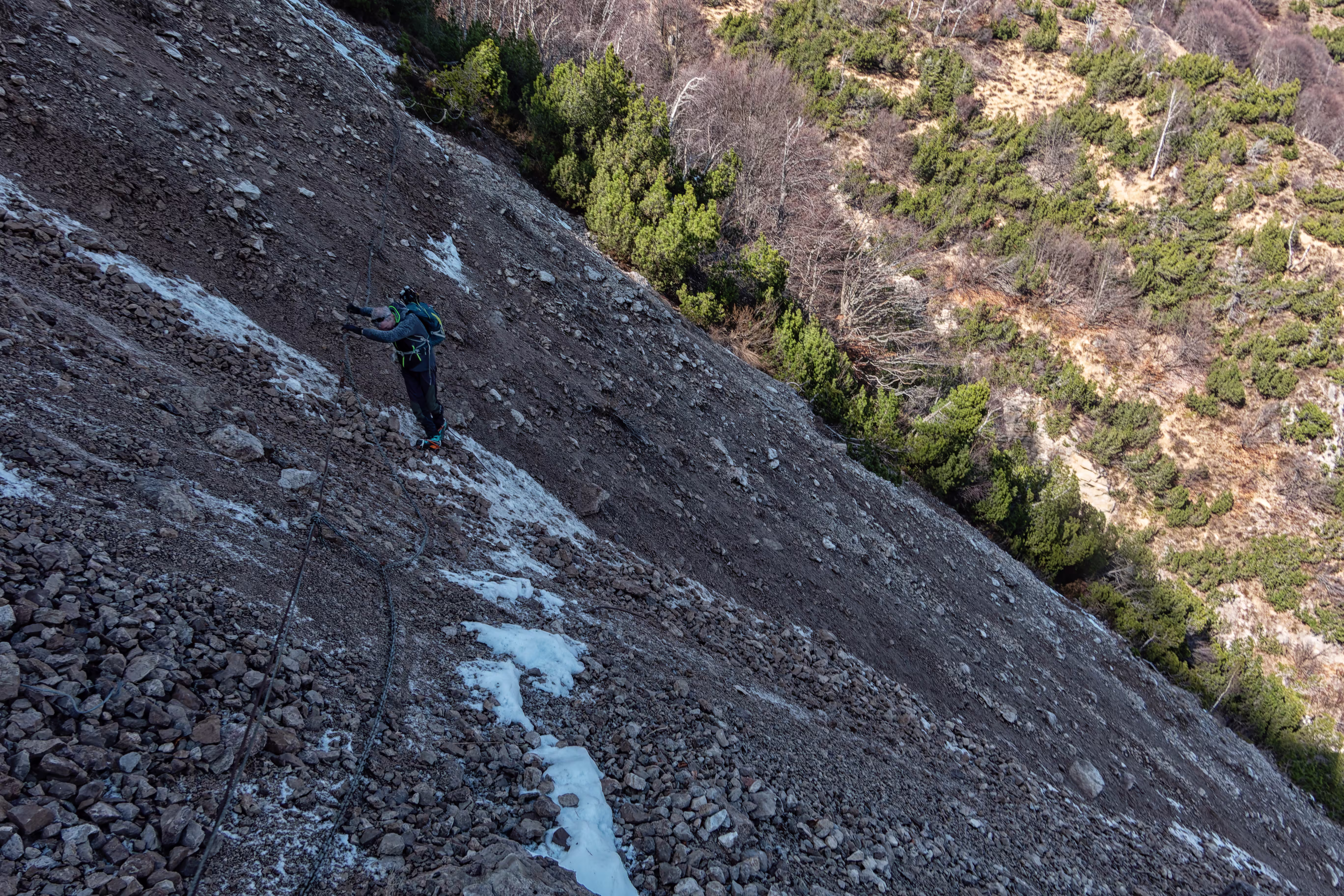 Attraversamento del ghiaione del Gerone