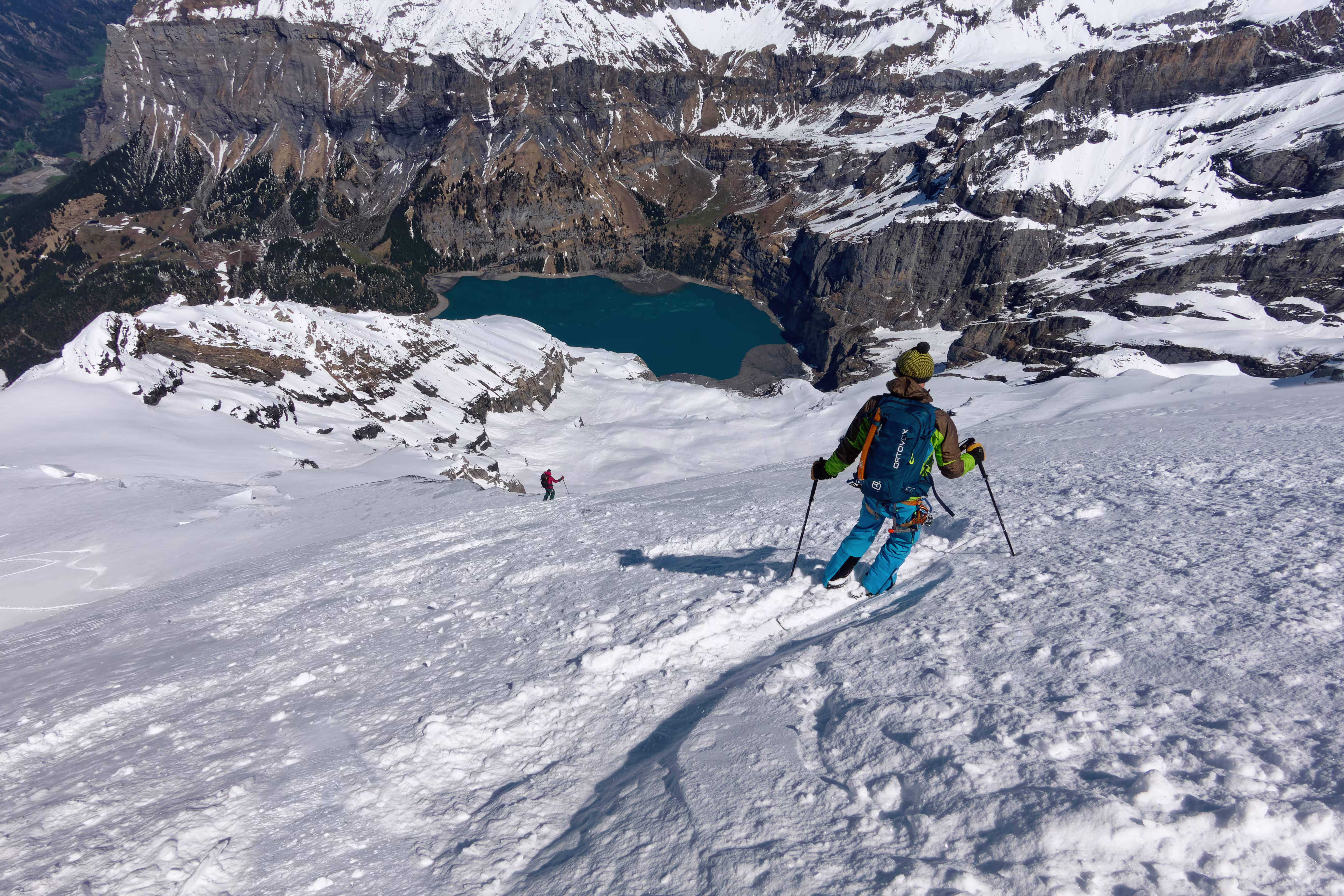 Il passaggio esposto a picco sul lago