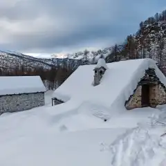 Alla baite deviamo a destra