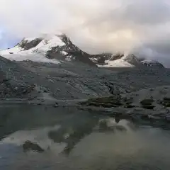 Riflessi sul laghetto presso il rifugio