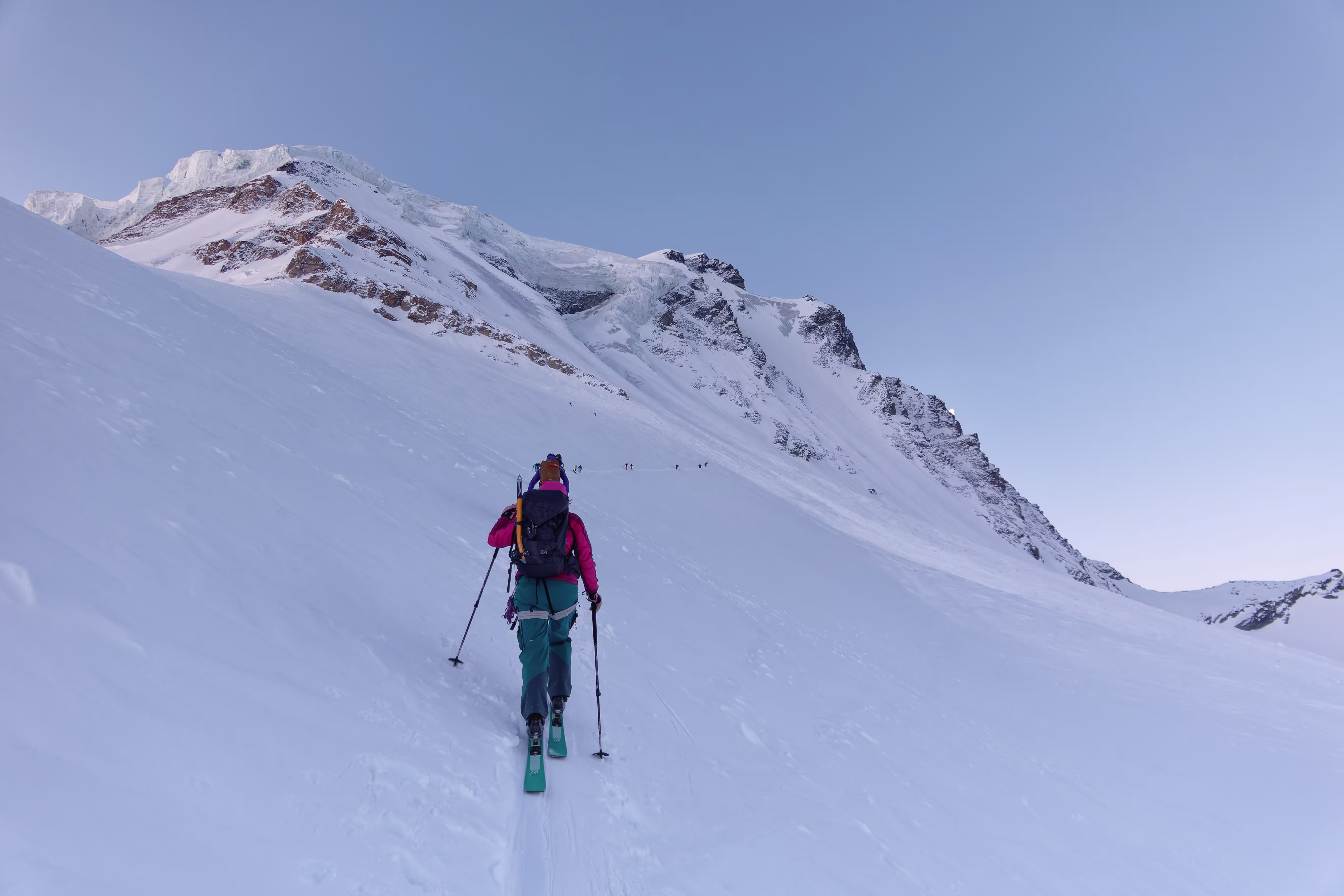 Il canale si attacca alla fine dello sperone roccioso