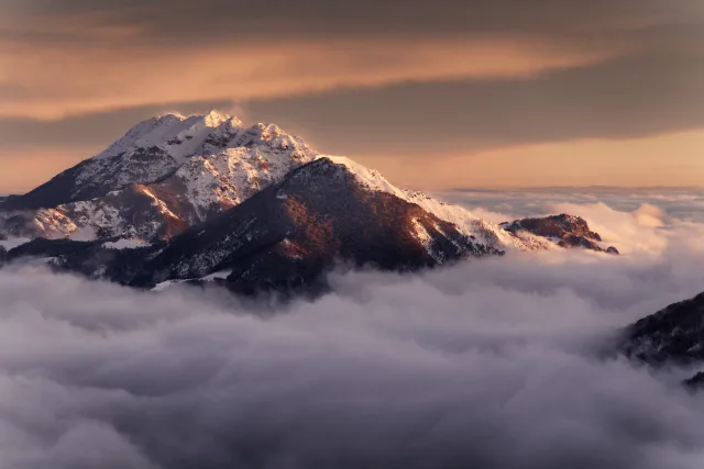 Il Resegone al tramonto dal Cimone di Margno