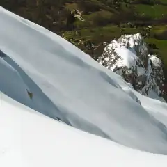 Pendii innevati sopra i Resinelli