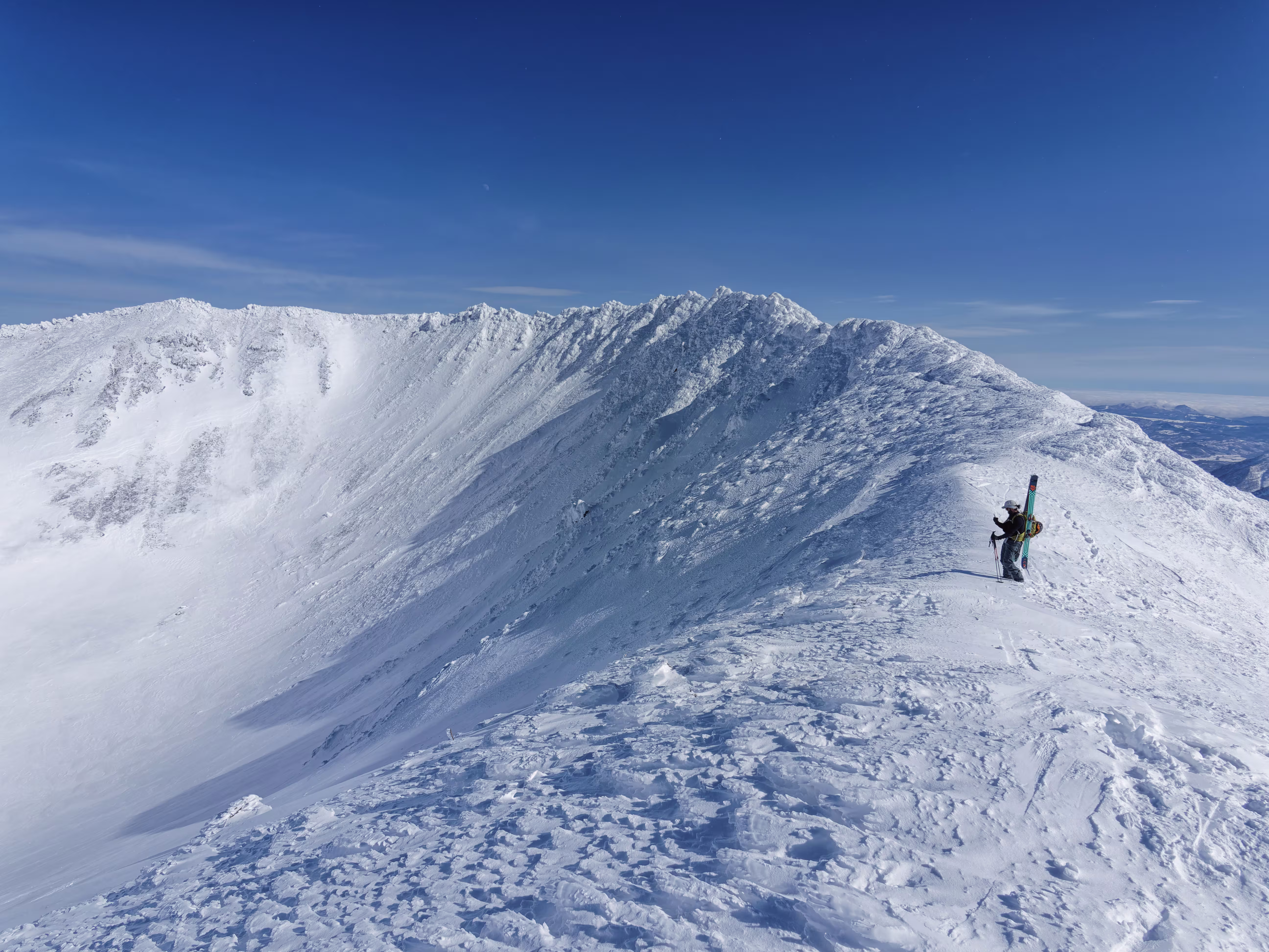 Il cratere dal punto di arrivo della via