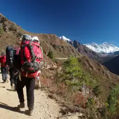 In marcia verso l-Everest