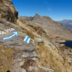 Le indicazioni per l’Alta Via alla Bocchetta di Piodella