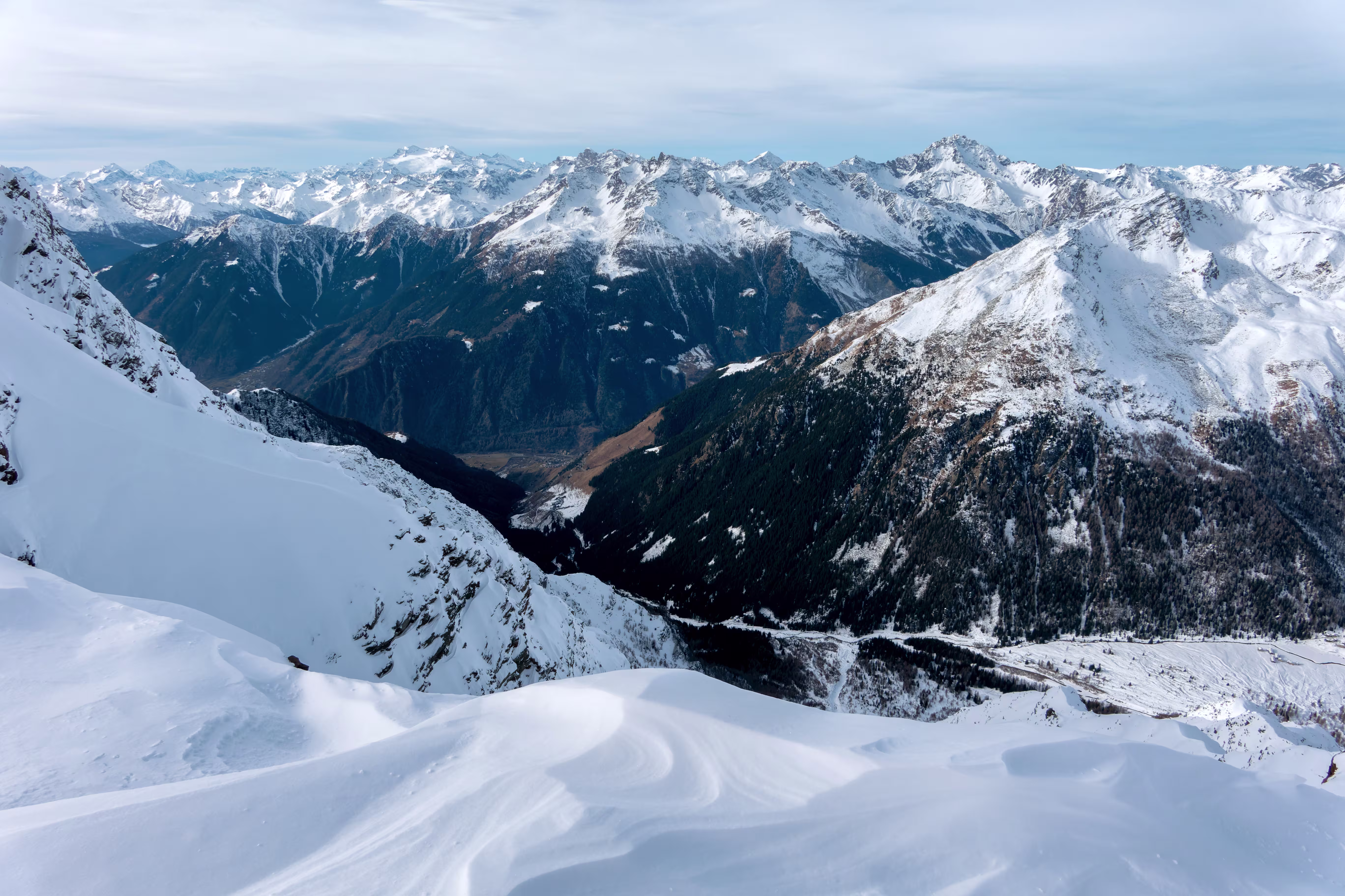 Dal Passo di Pietrarossa verso la Valtellina