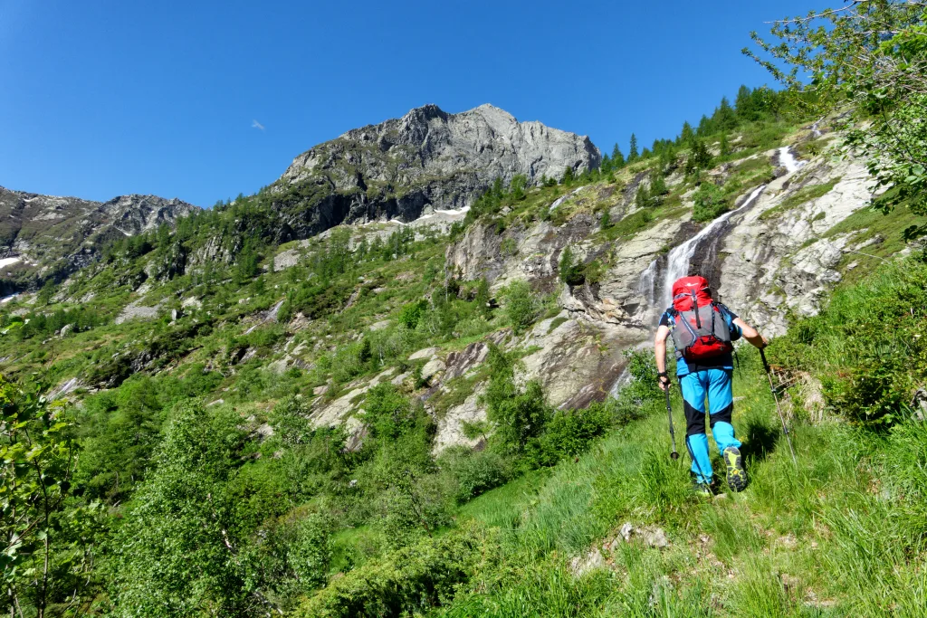 Dopo il bivio per il Rifugio Sambuco