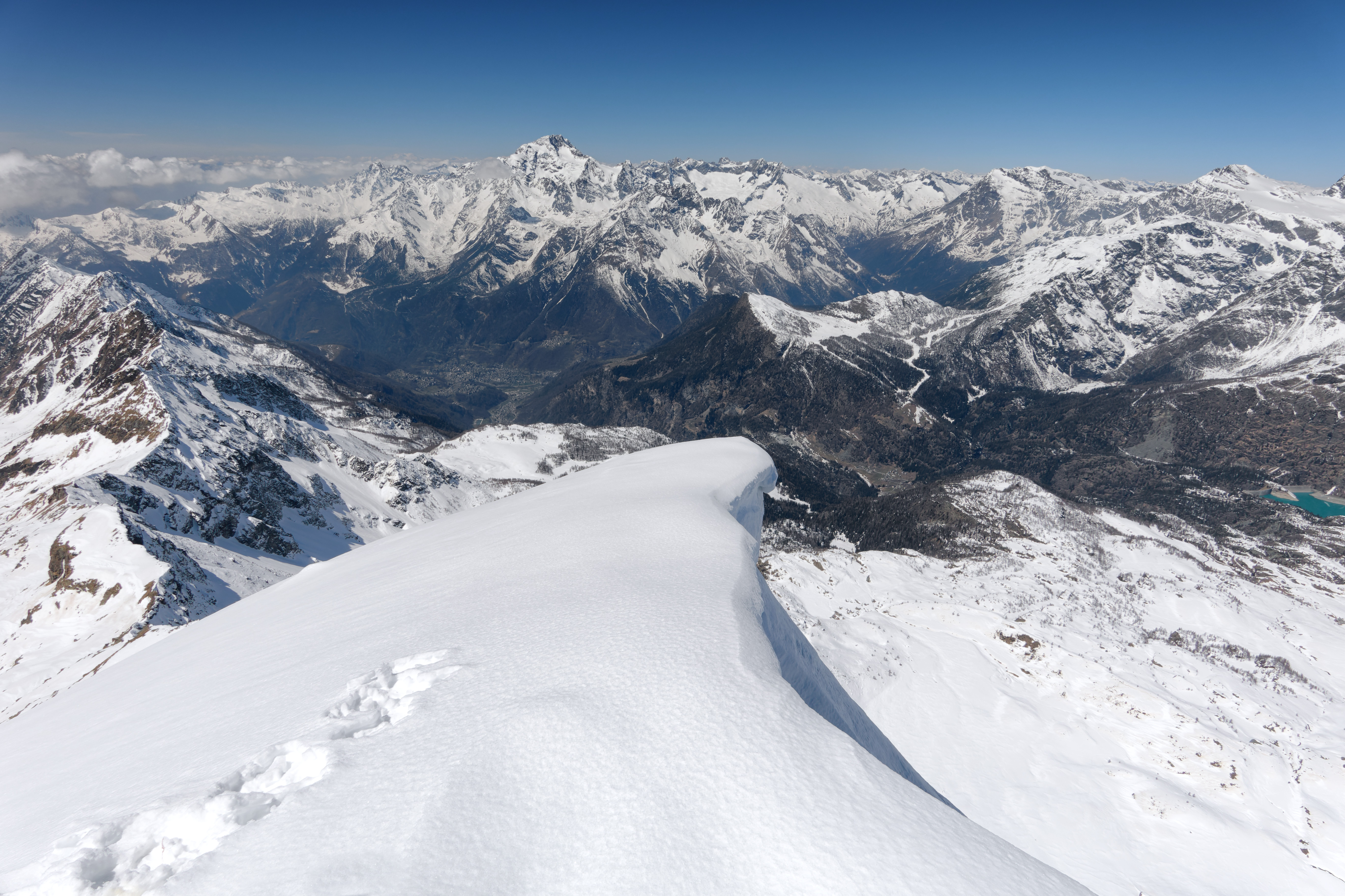 Scialpinismo al Pizzo Scalino, il Disgrazia dalla vetta