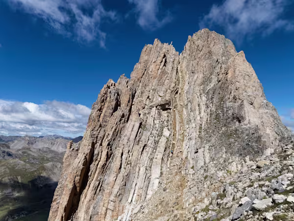 Vista sul canale che porta in vetta alla Rocca Meja