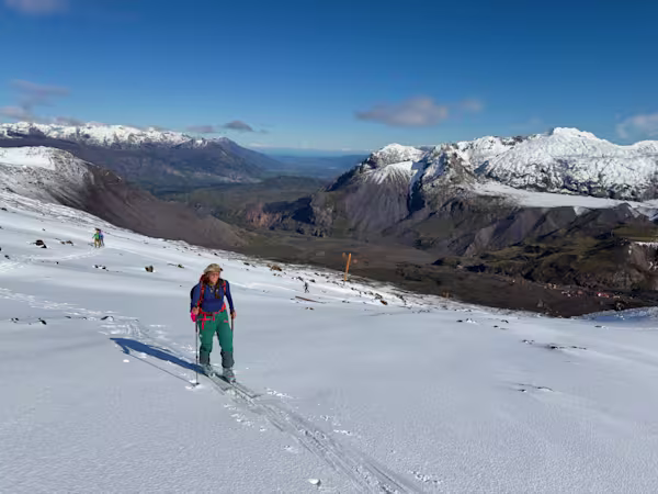 Dopo lo spallaggio sci ai piedi sull’Antuco