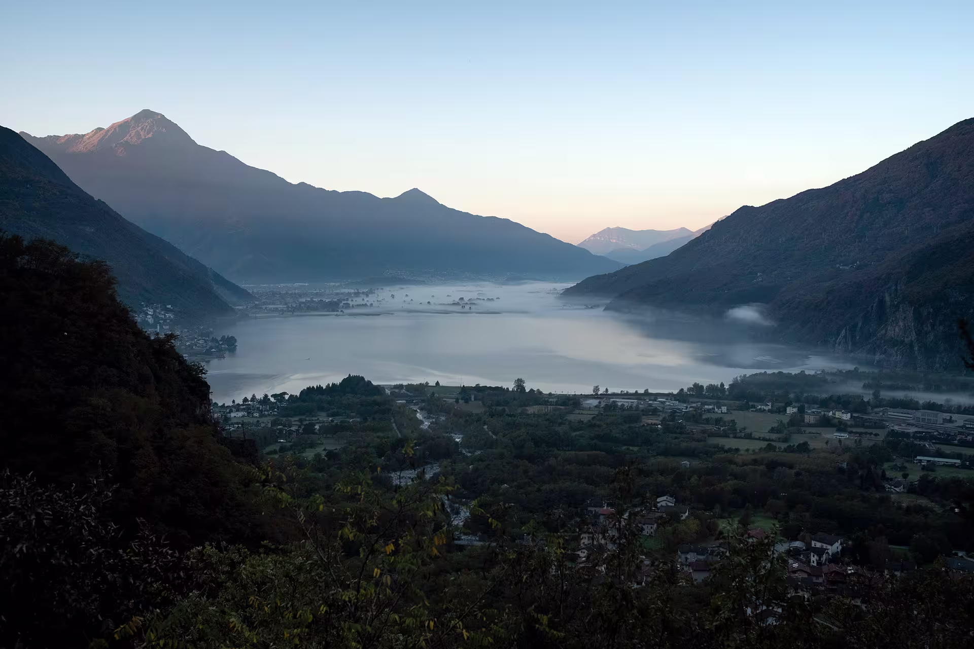 Alba sul Legnone 