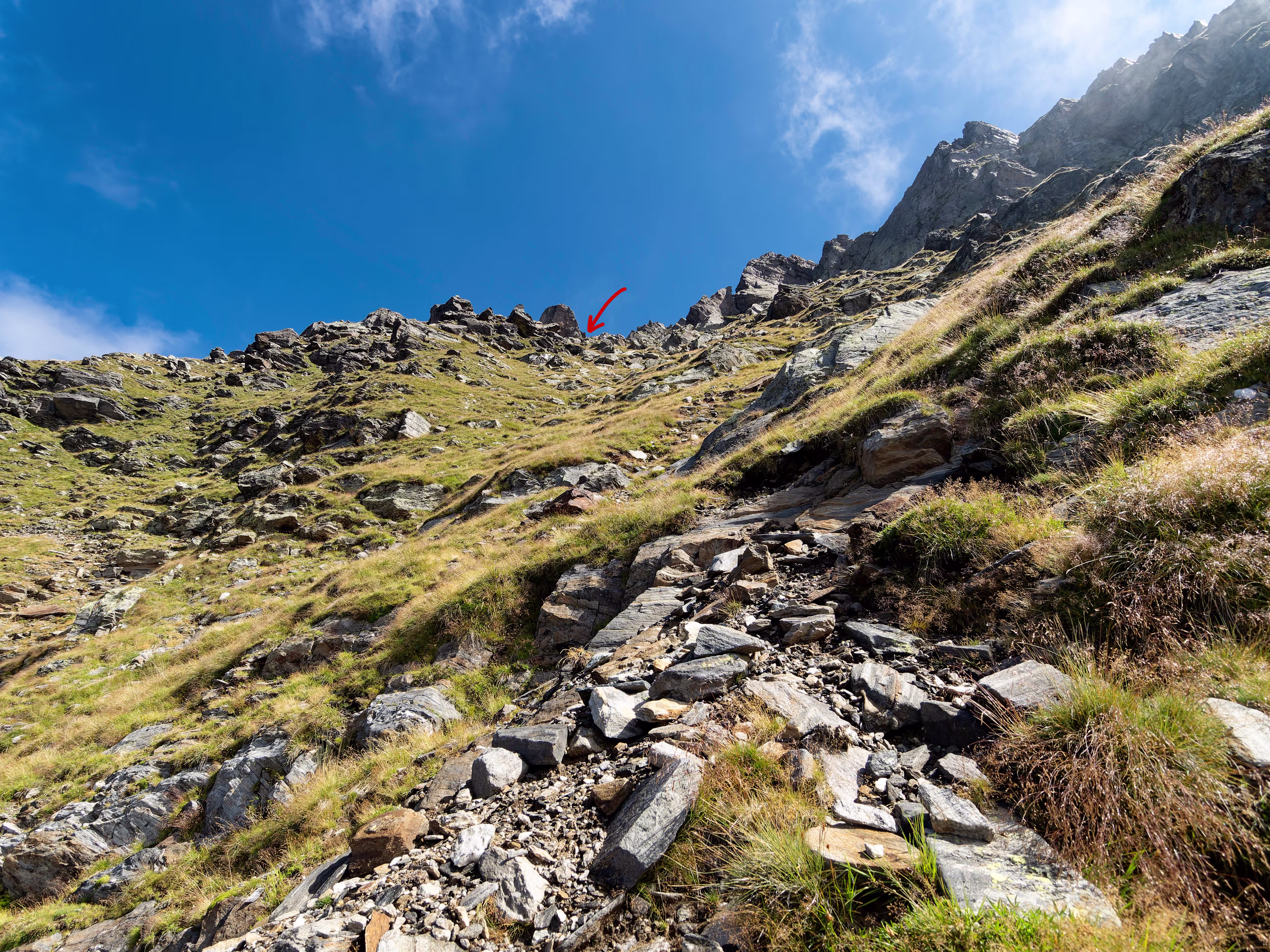 Ultimo pendio, si punta la destra del torrione roccioso