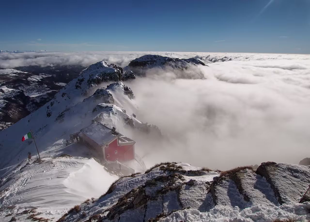 Rifugio Azzoni nulle nuvole