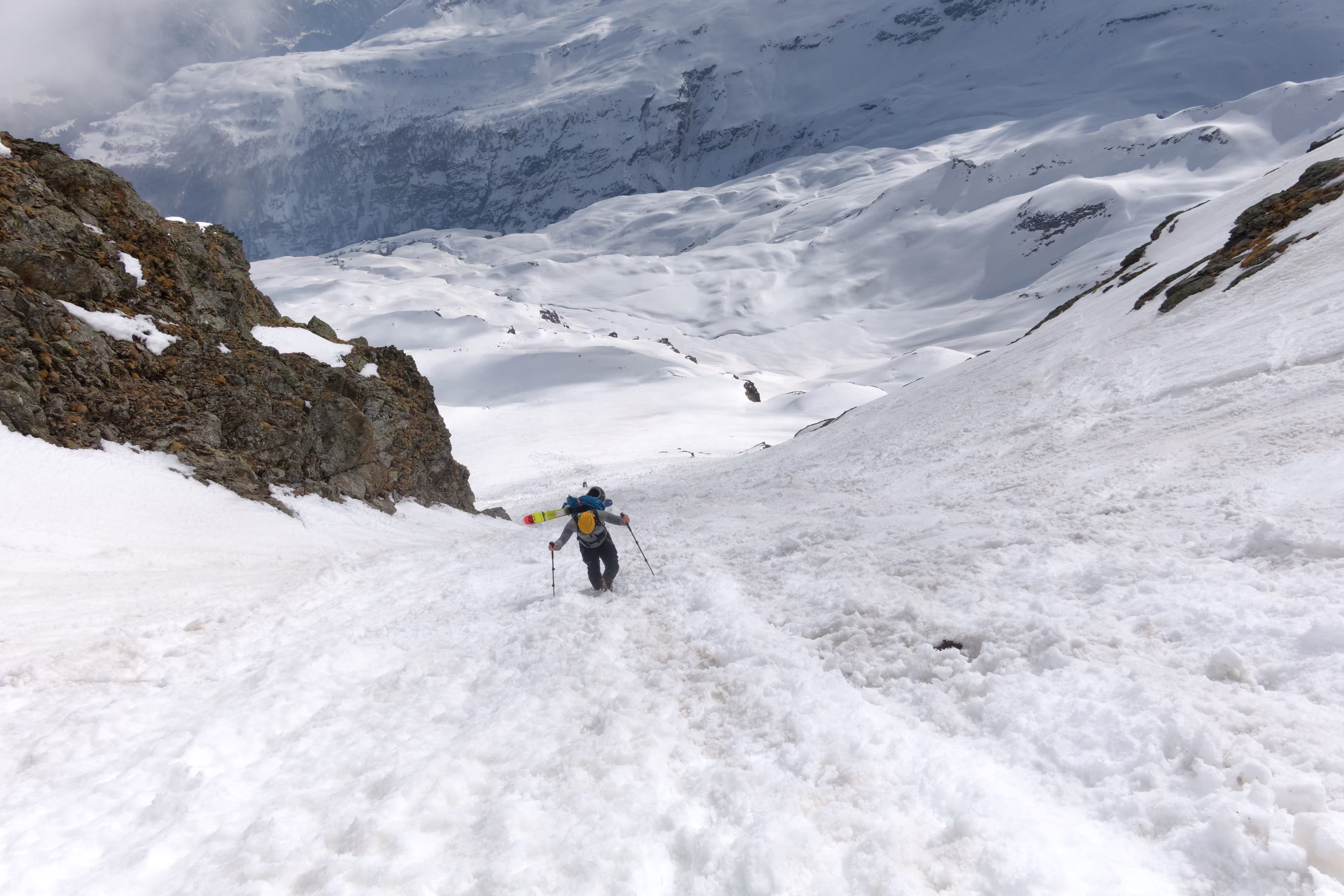 Sci in spalla, si sale!