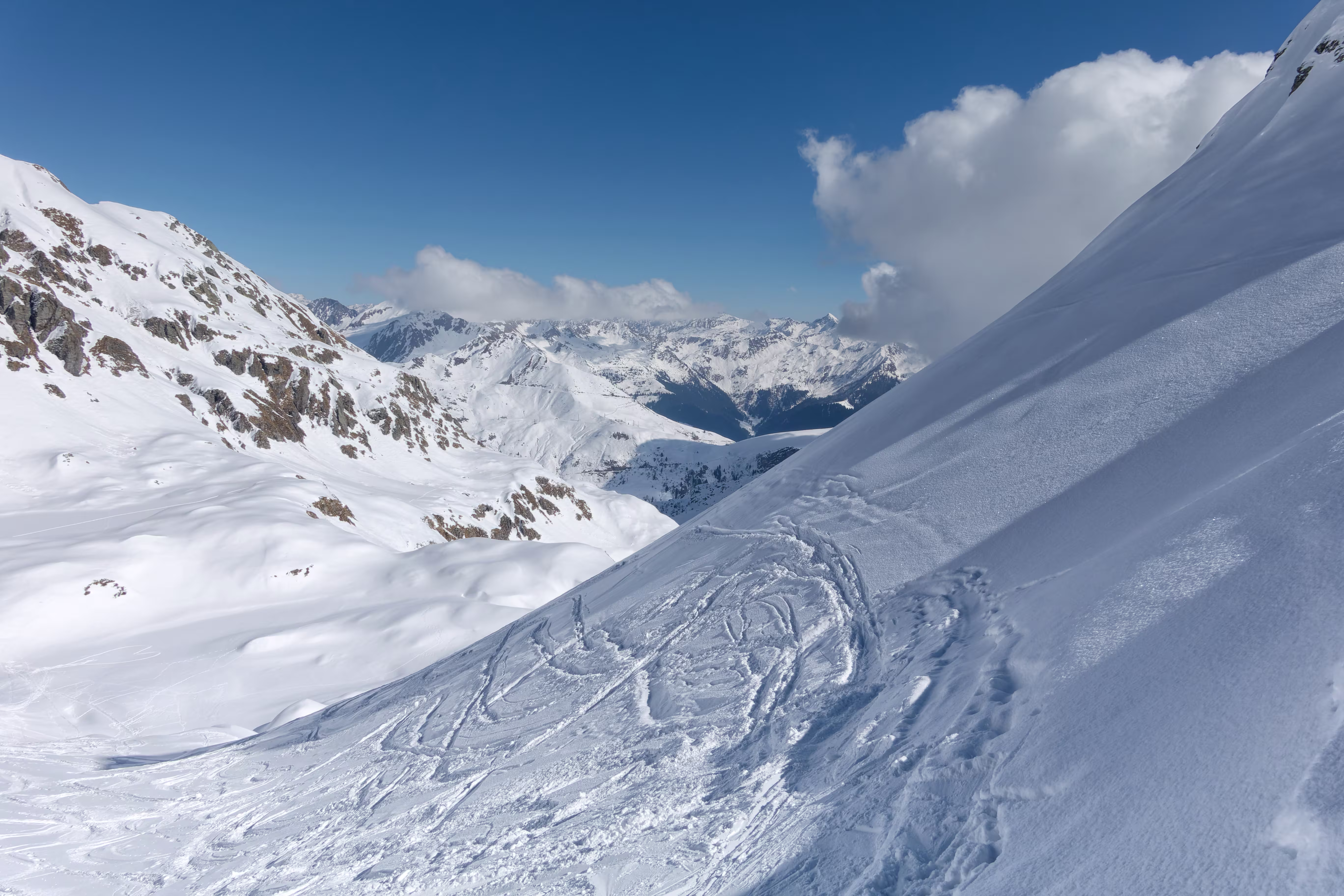 La bella discesa dall-altro versante del colletto