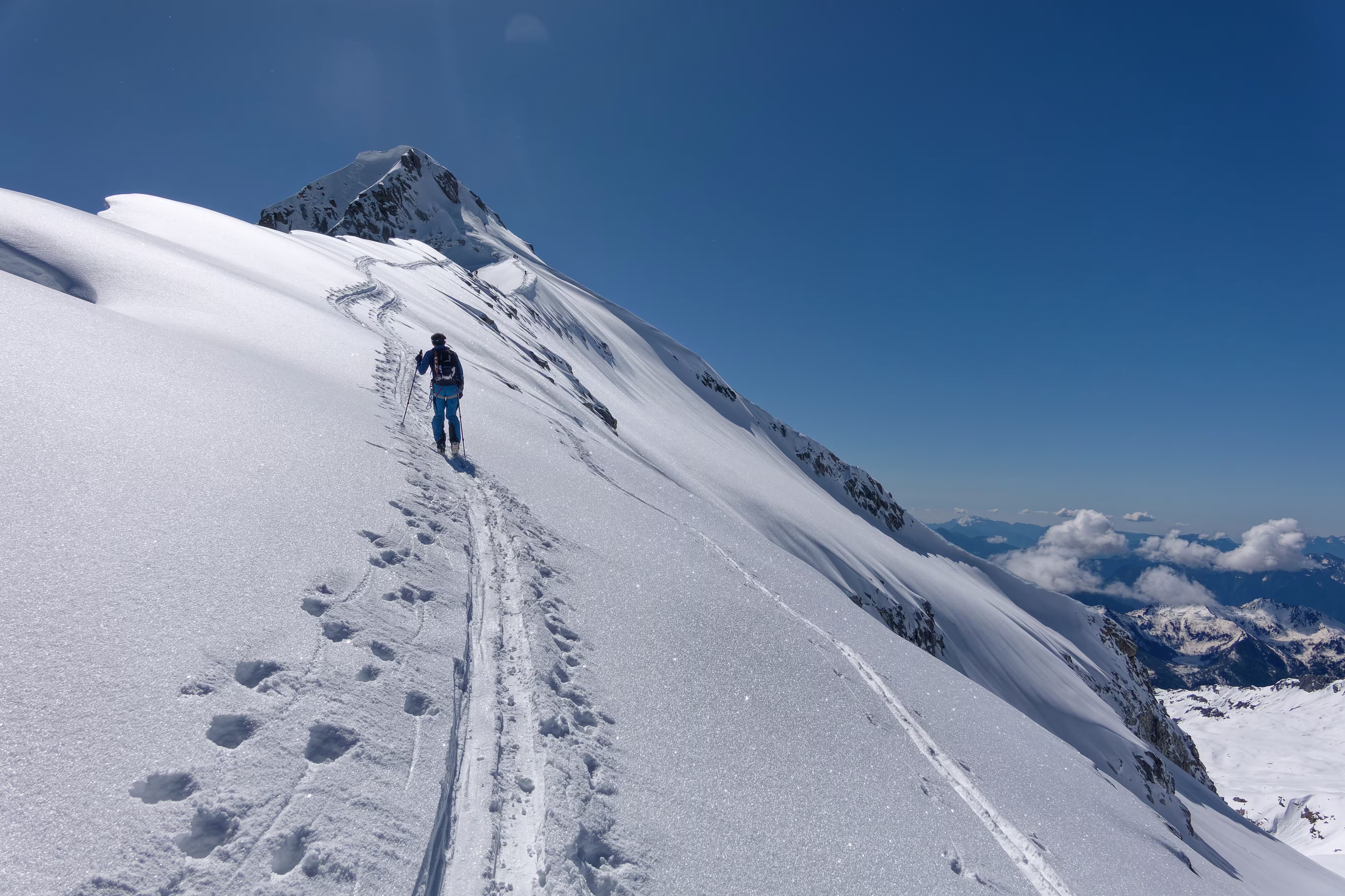 Sulla cresta in vista della vetta