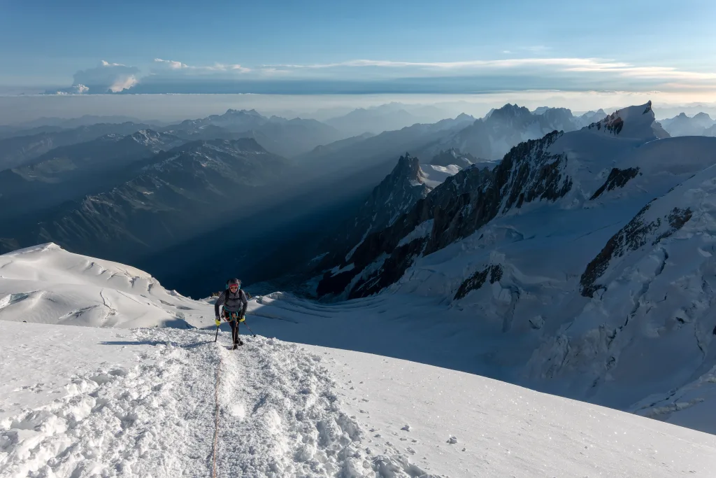 Monte Bianco, attacco della Cresta delle Bosses