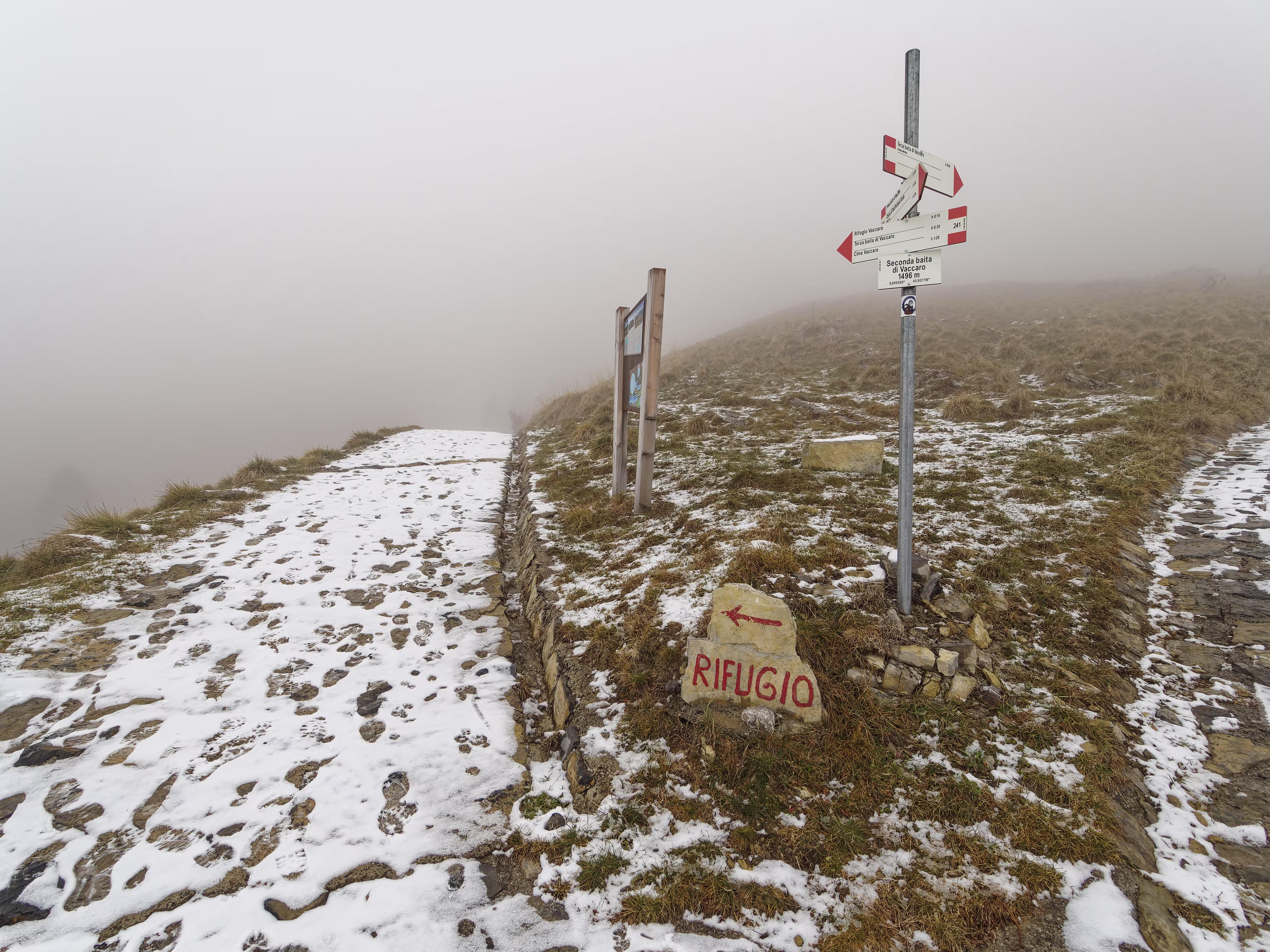 Il bivio per il Rifugio Monte Vaccaro