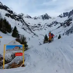 Lasciamo la strada ed entriamo nella valle