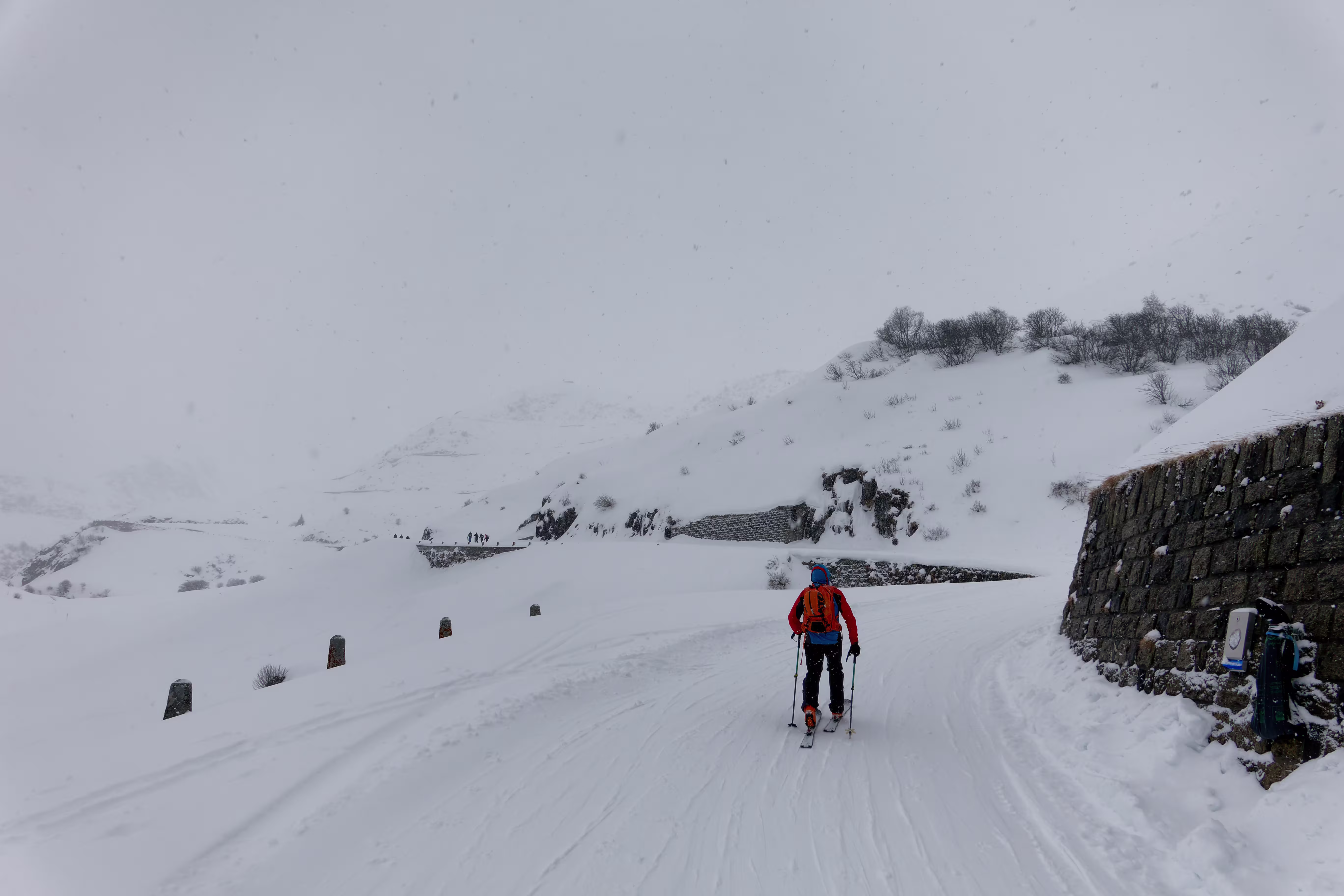 Risaliamo la strada del Furka Pass