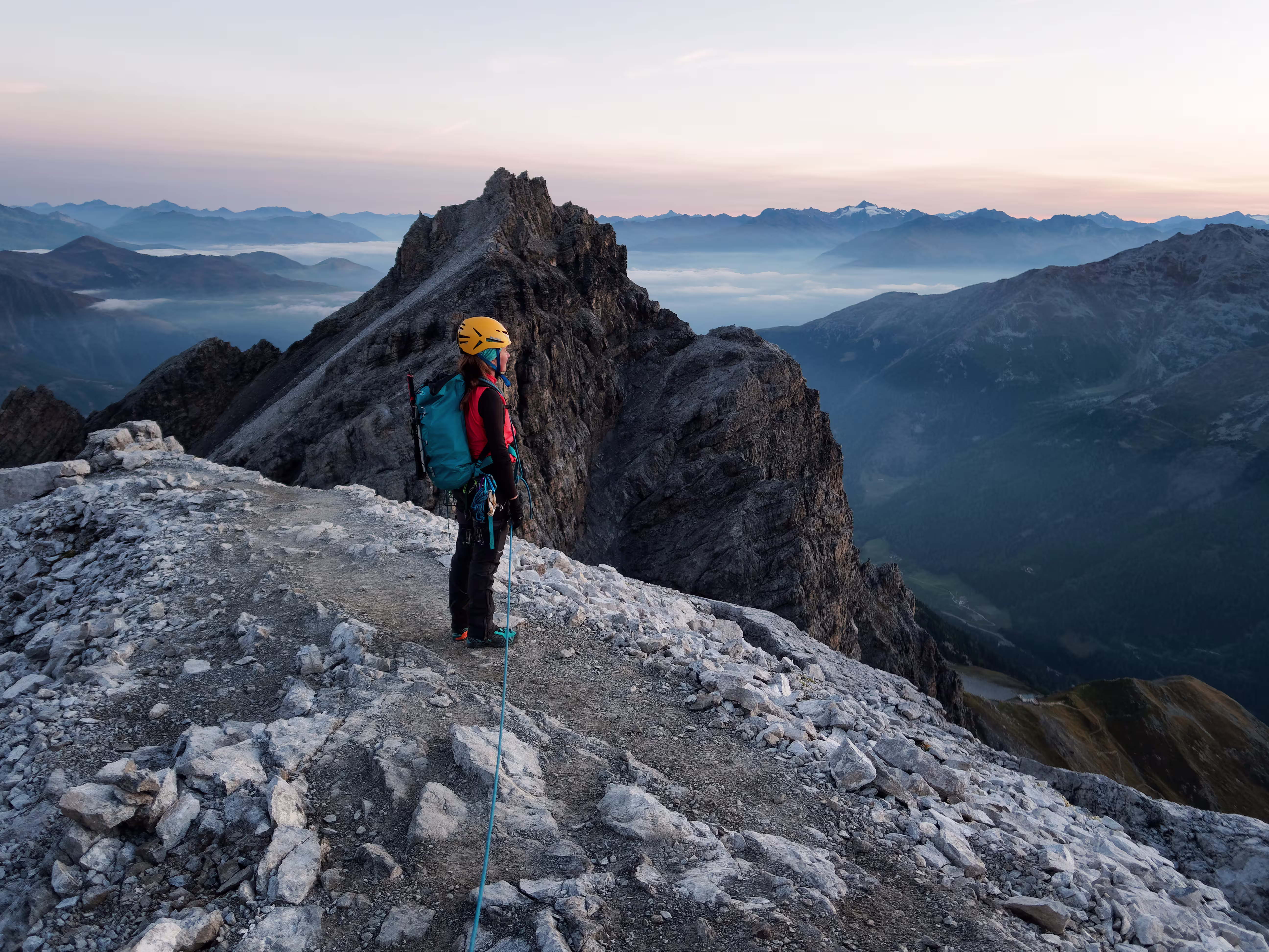 La parte iniziale della cresta all’alba