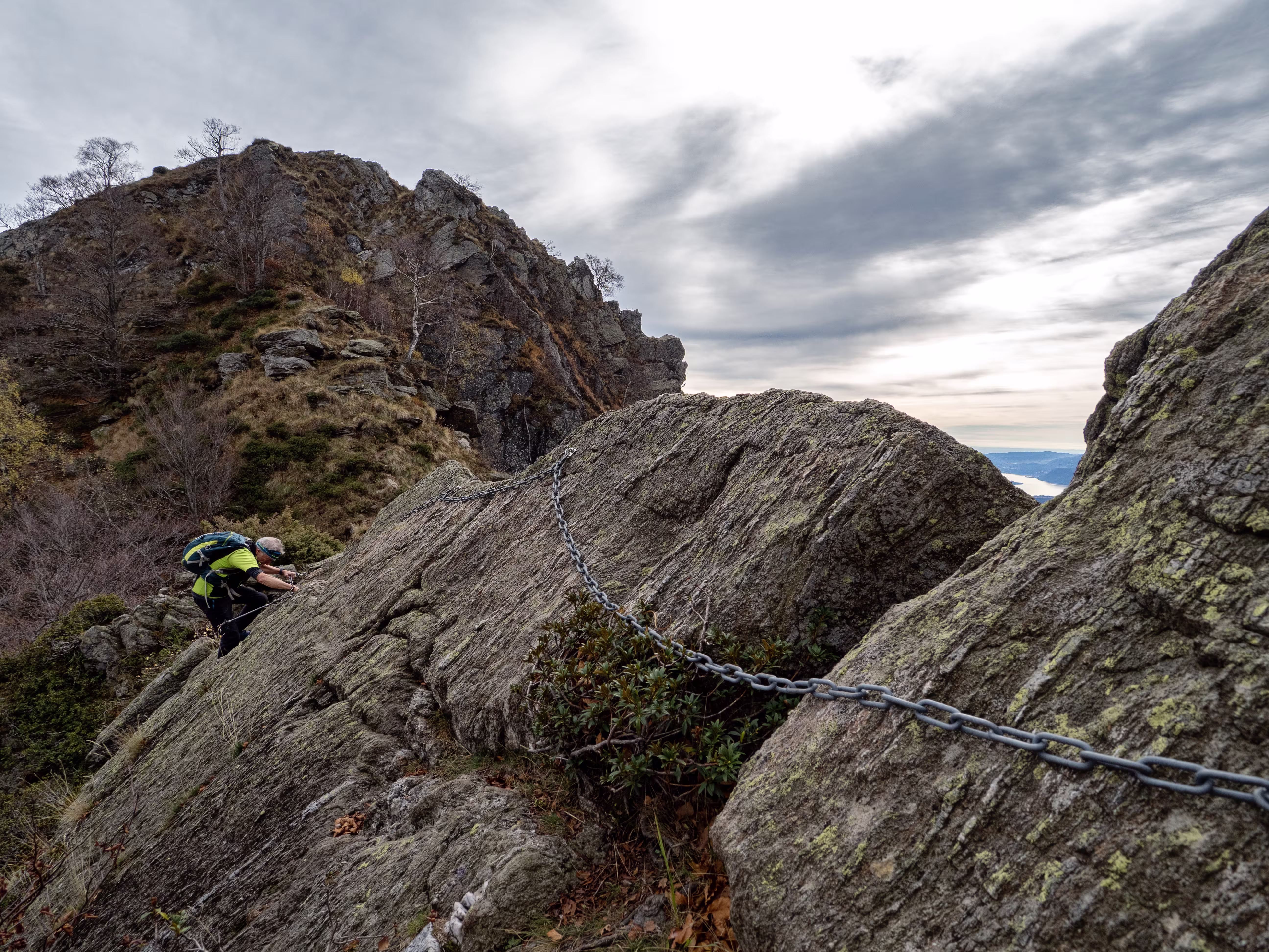 Le catene per salire al Sassarut