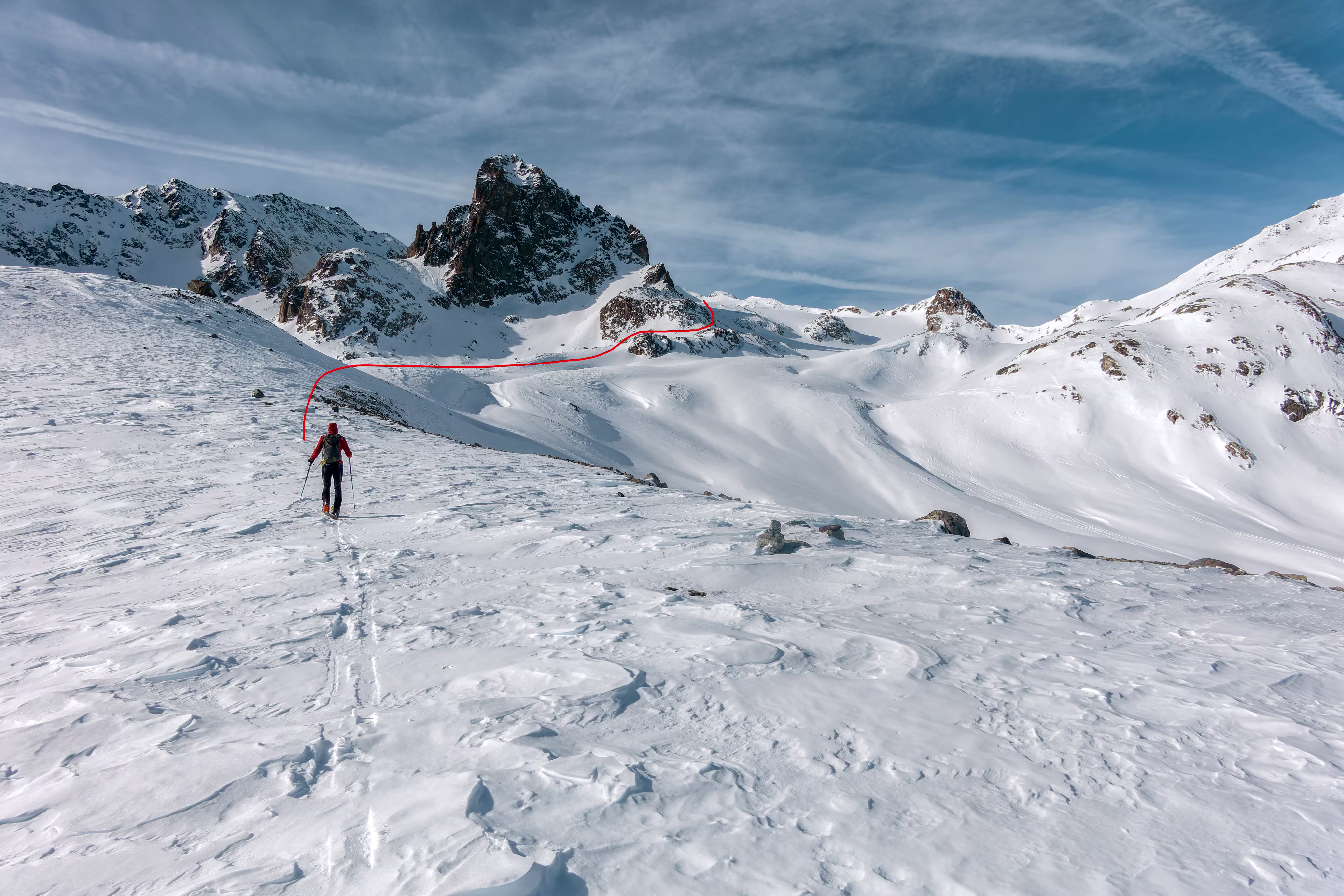 La lunghissima Val Sarsura con la cima rocciosa