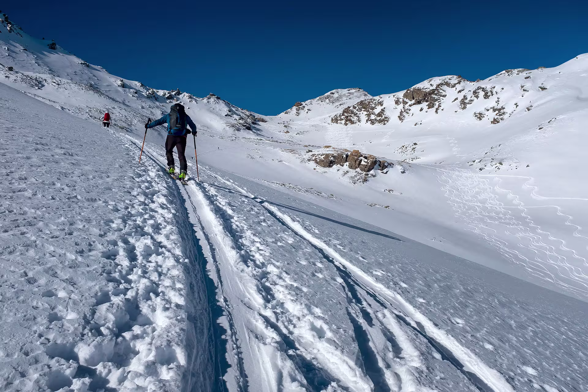 La vetta in lontananza sulla destra