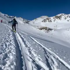 La vetta in lontananza sulla destra