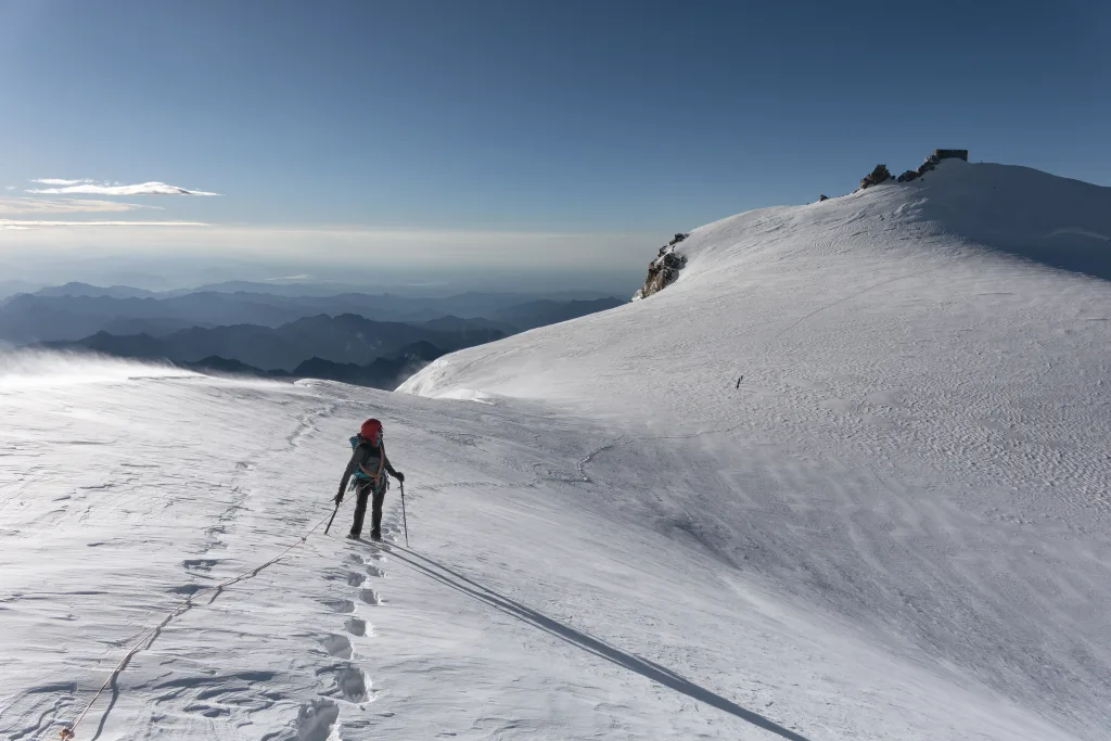 Uno sguardo verso la Capanna Margherita