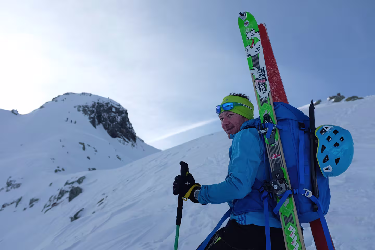 Sci in spalla per arrivare al colletto