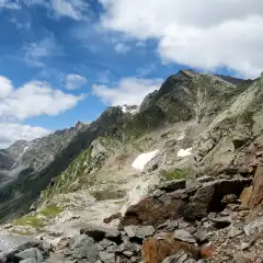 La vetta vista dal percorso verso il passo