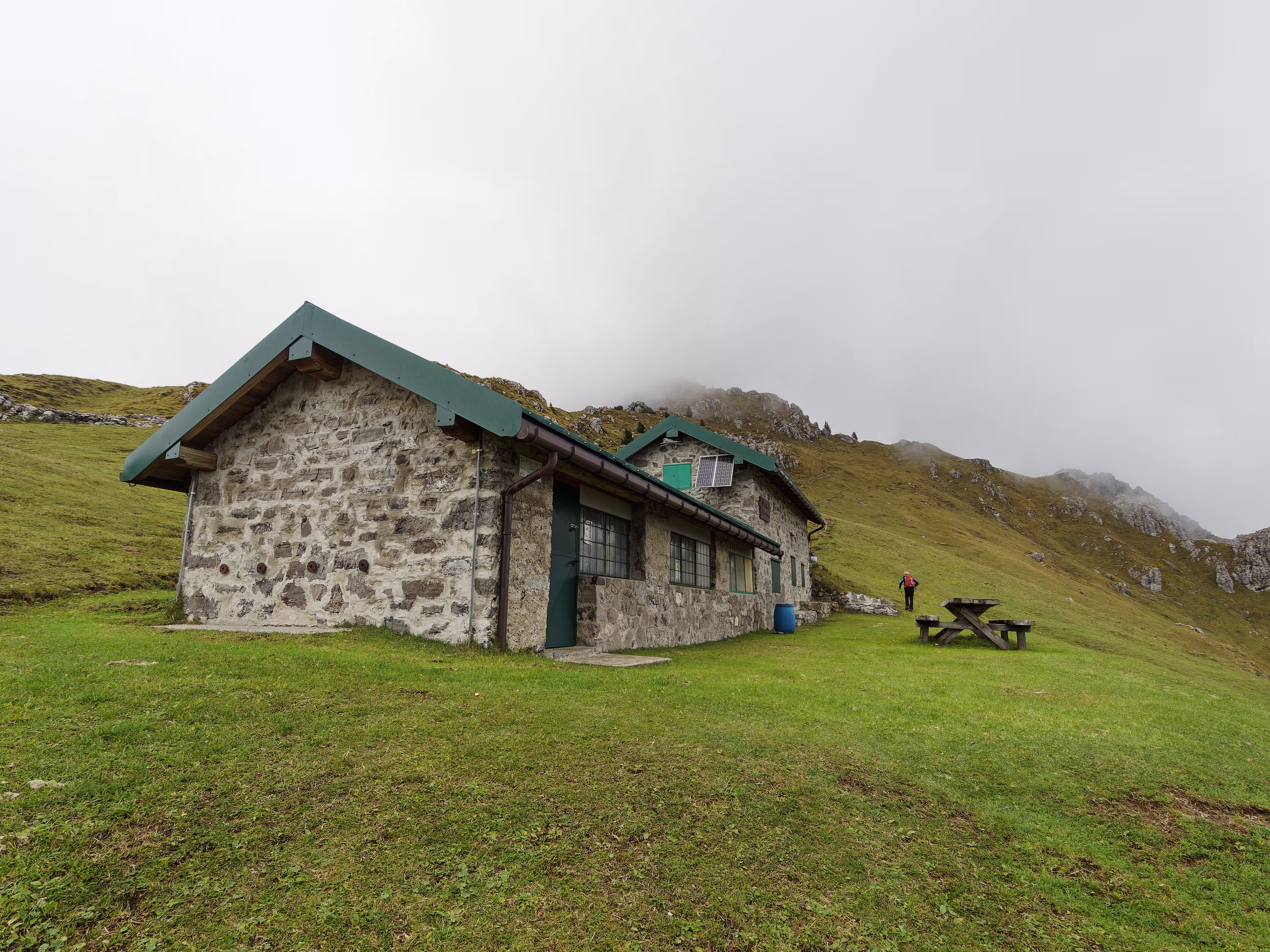La Baita del Giacom lungo la salita al Monte Venturosa