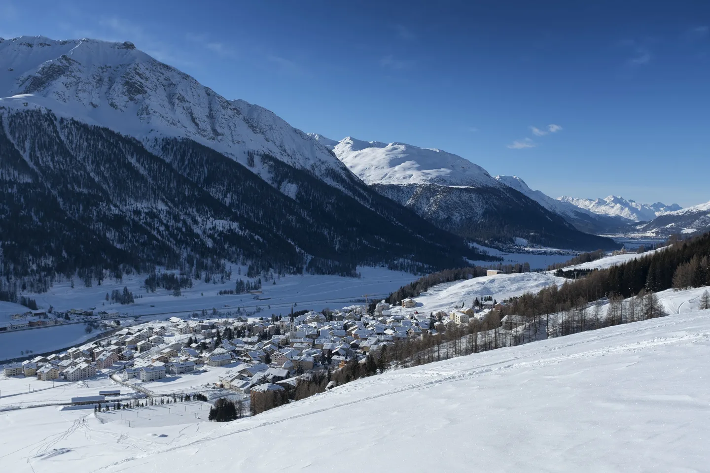 Piz Griatschouls, Panoramica di Zuoz