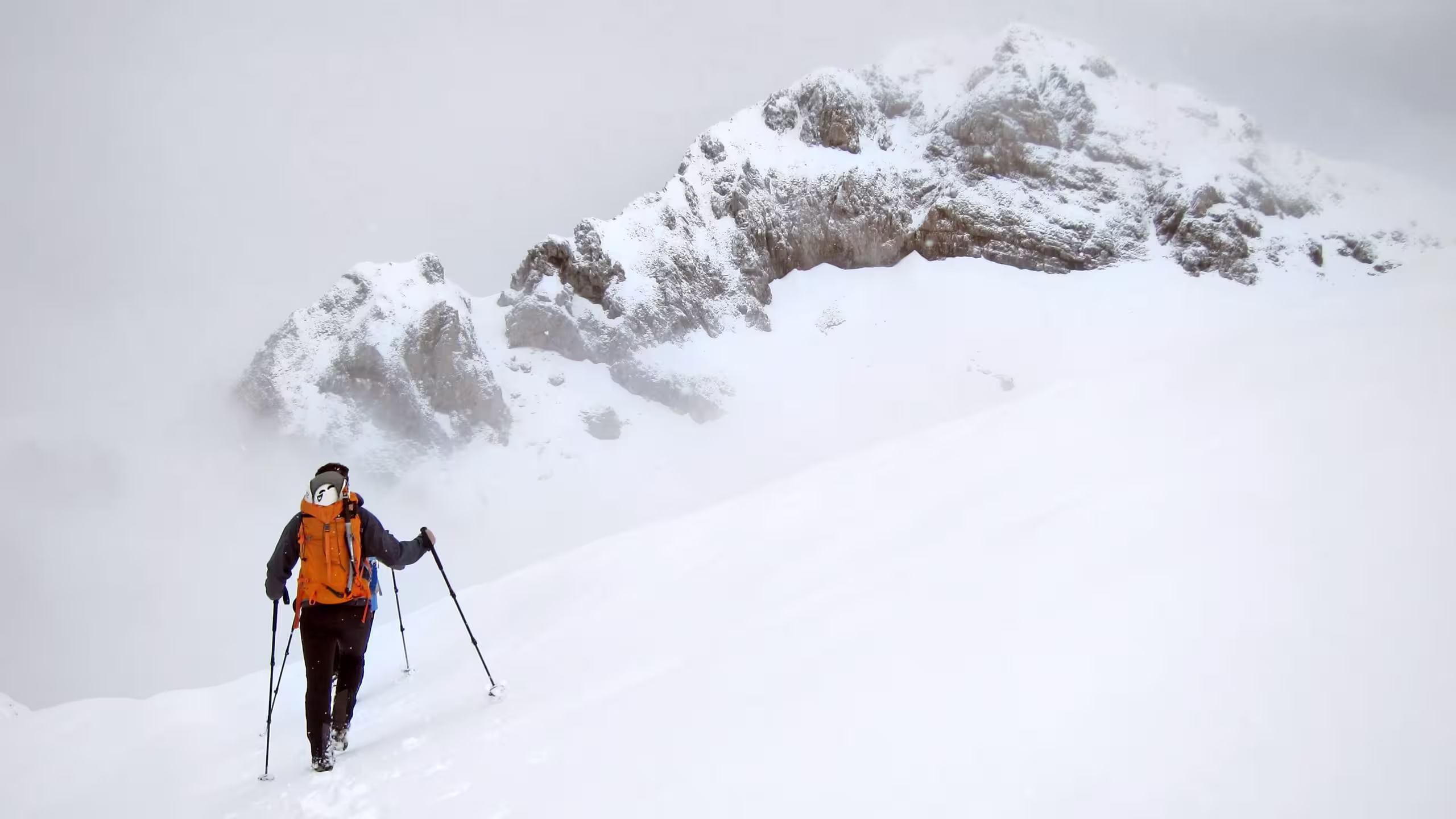 Salendo al cospetto della Corna Piana