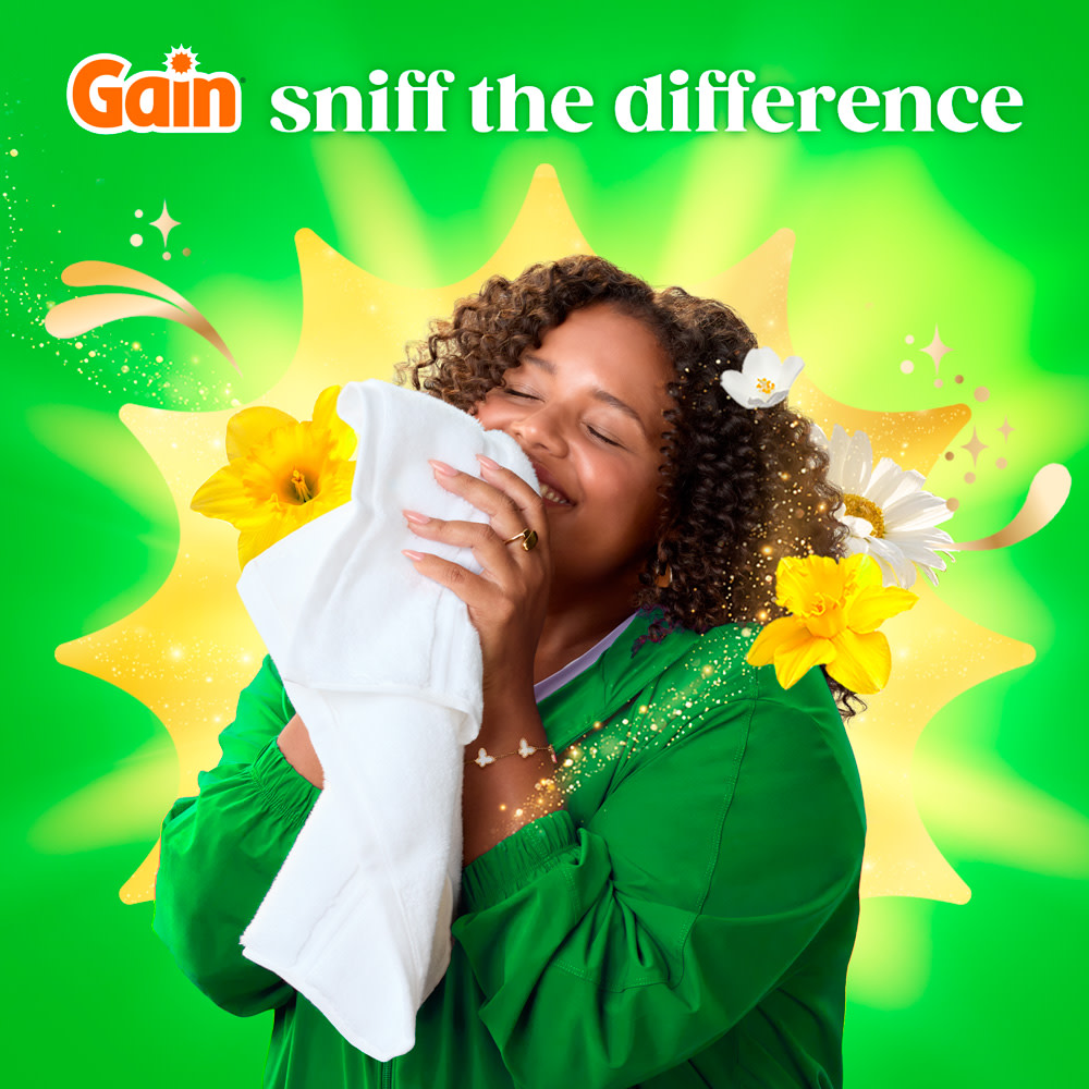 Gain Original Rinse and Renew Fabric Rinse secondary image 05 gain sniff the difference