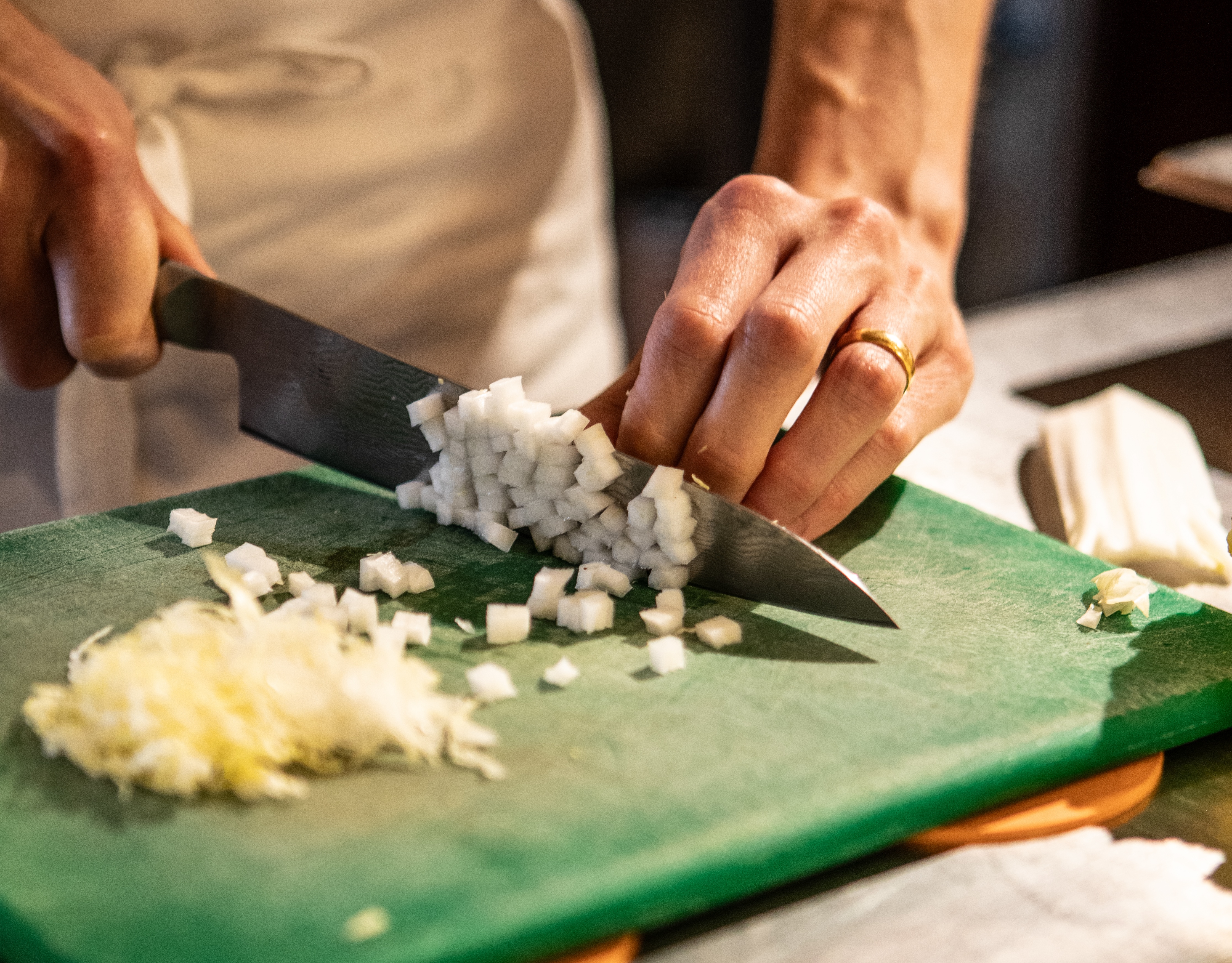 AI use in Canadian Restaurants chopping board