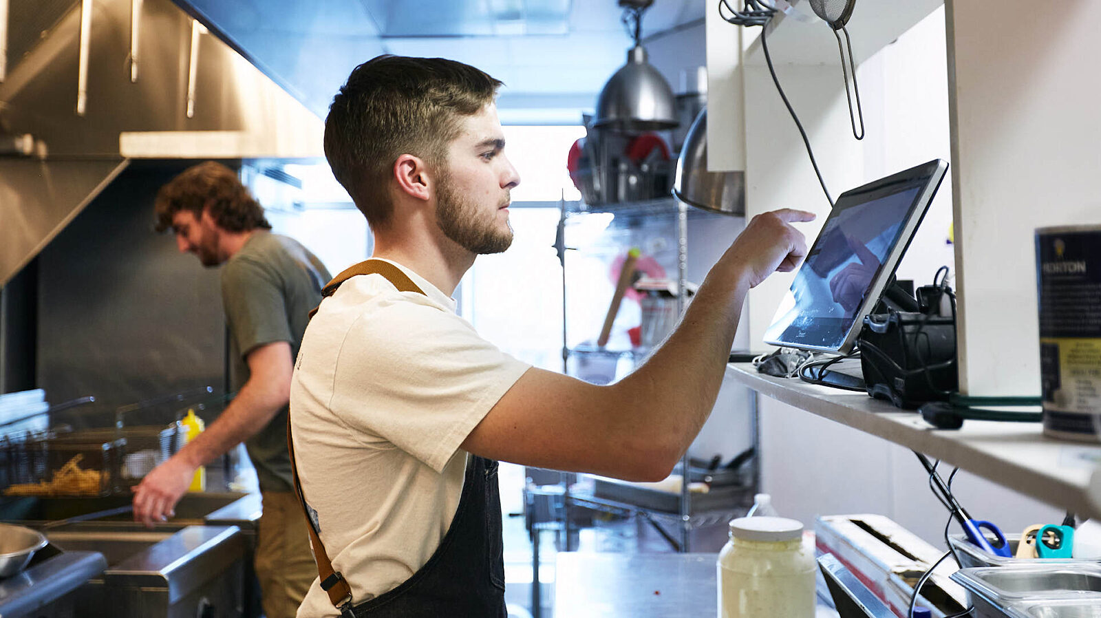 6-Benefits-of-Restaurant-Kitchen-Display-Systems-Hero-Image